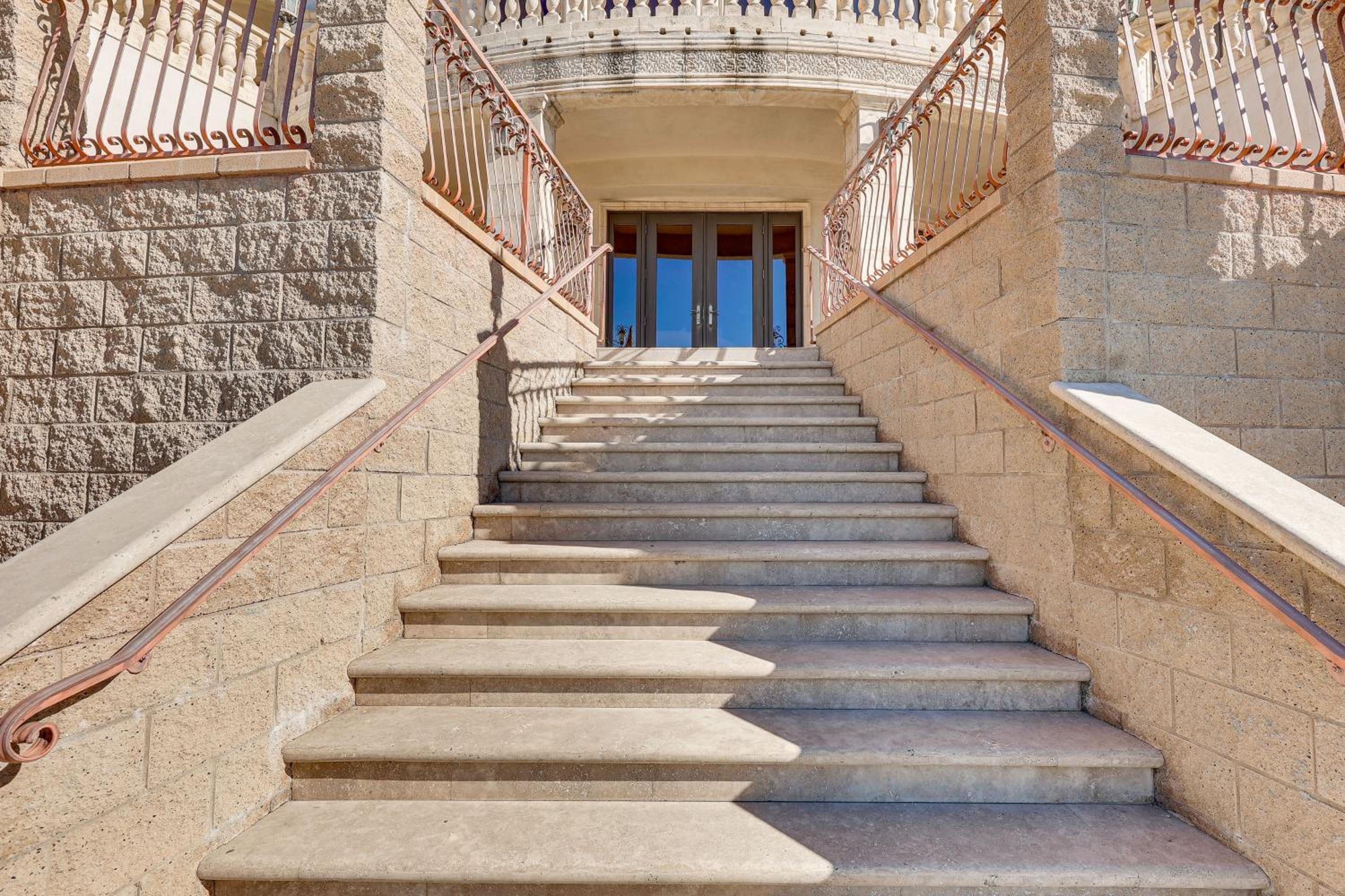 Grand 9,000-Sq-Ft Estate! Luxurious SoCal Getaway