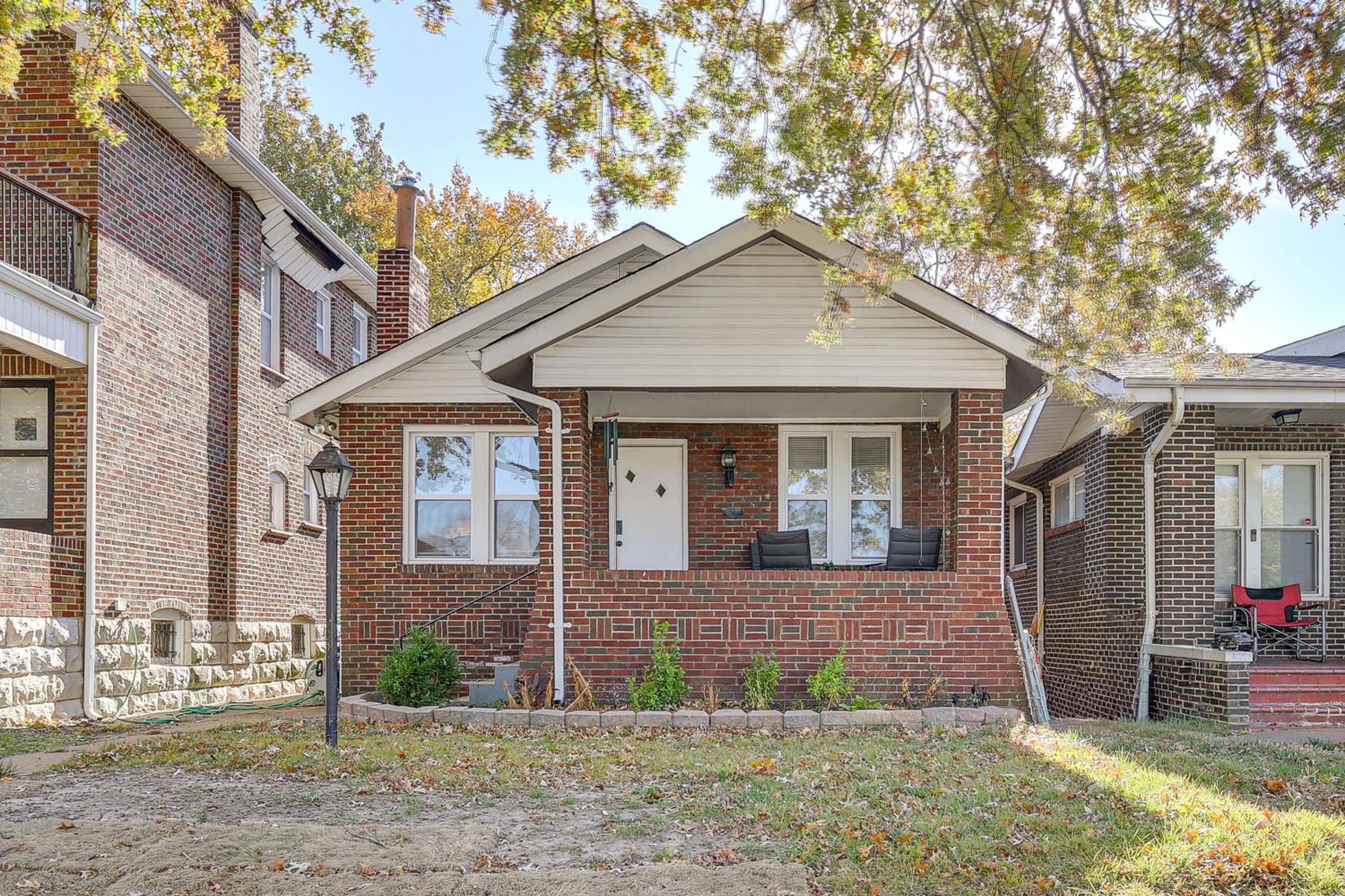 1 Mi to Delmar Loop! University City Bungalow