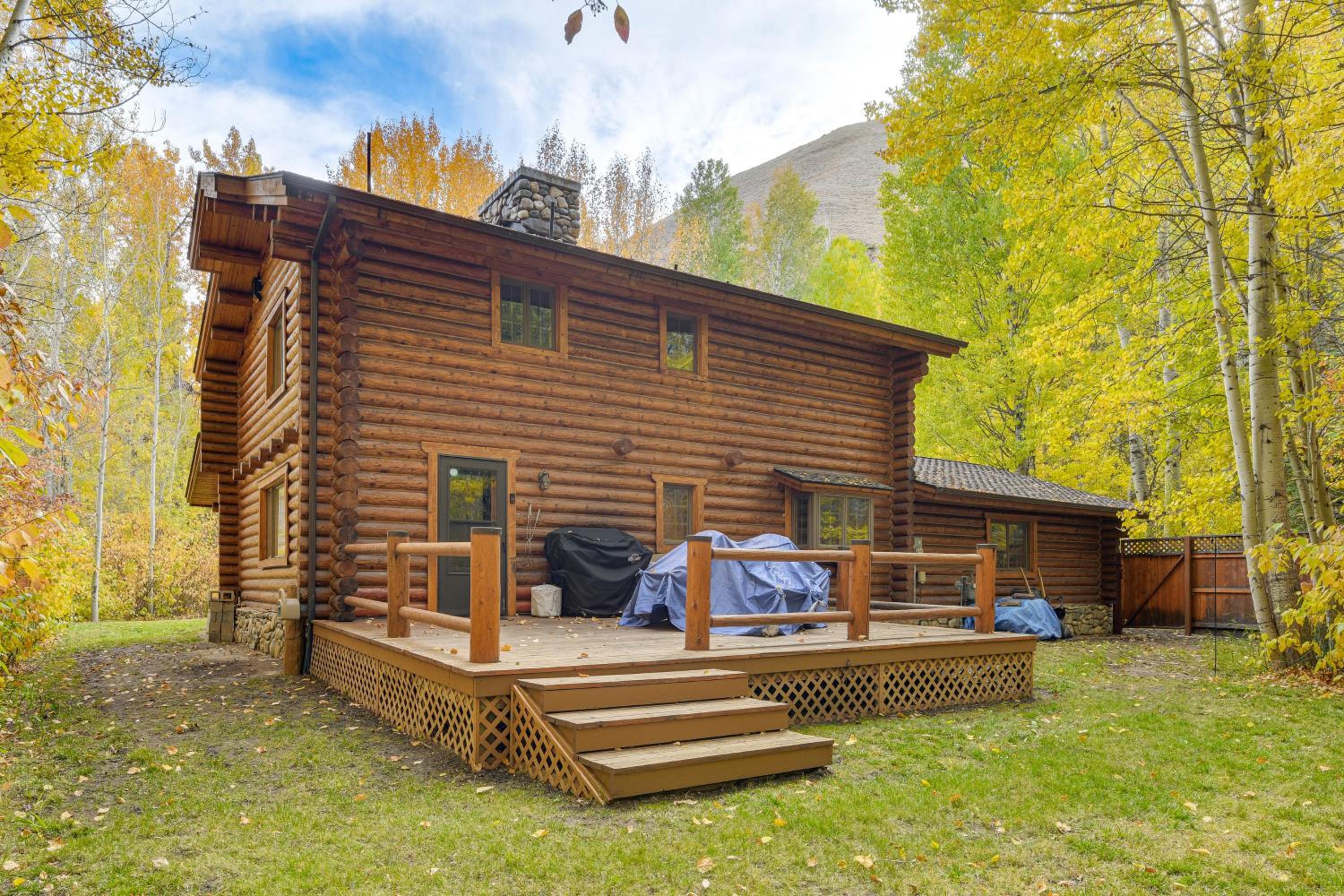 Along Big Wood River Hailey Family Cabin with Yard