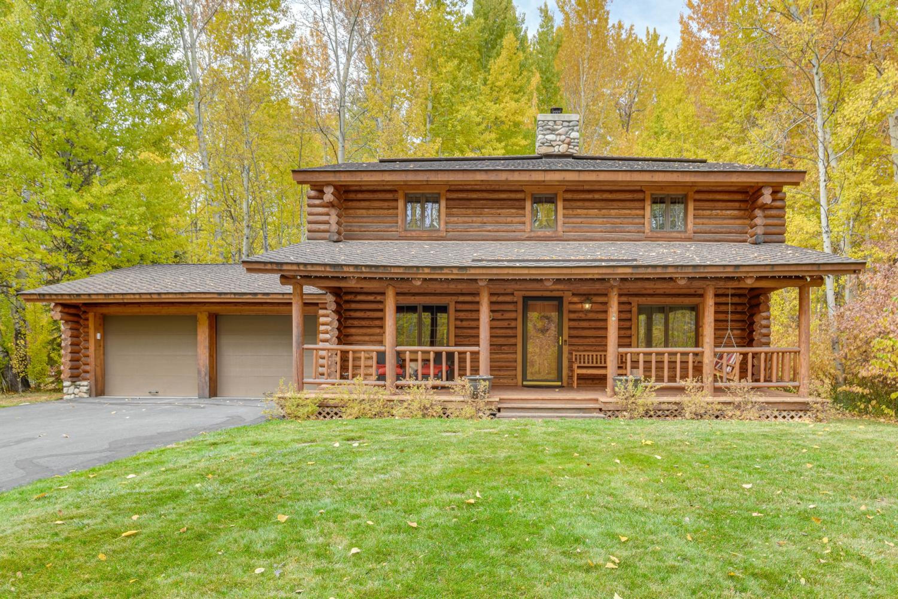 Along Big Wood River Hailey Family Cabin with Yard