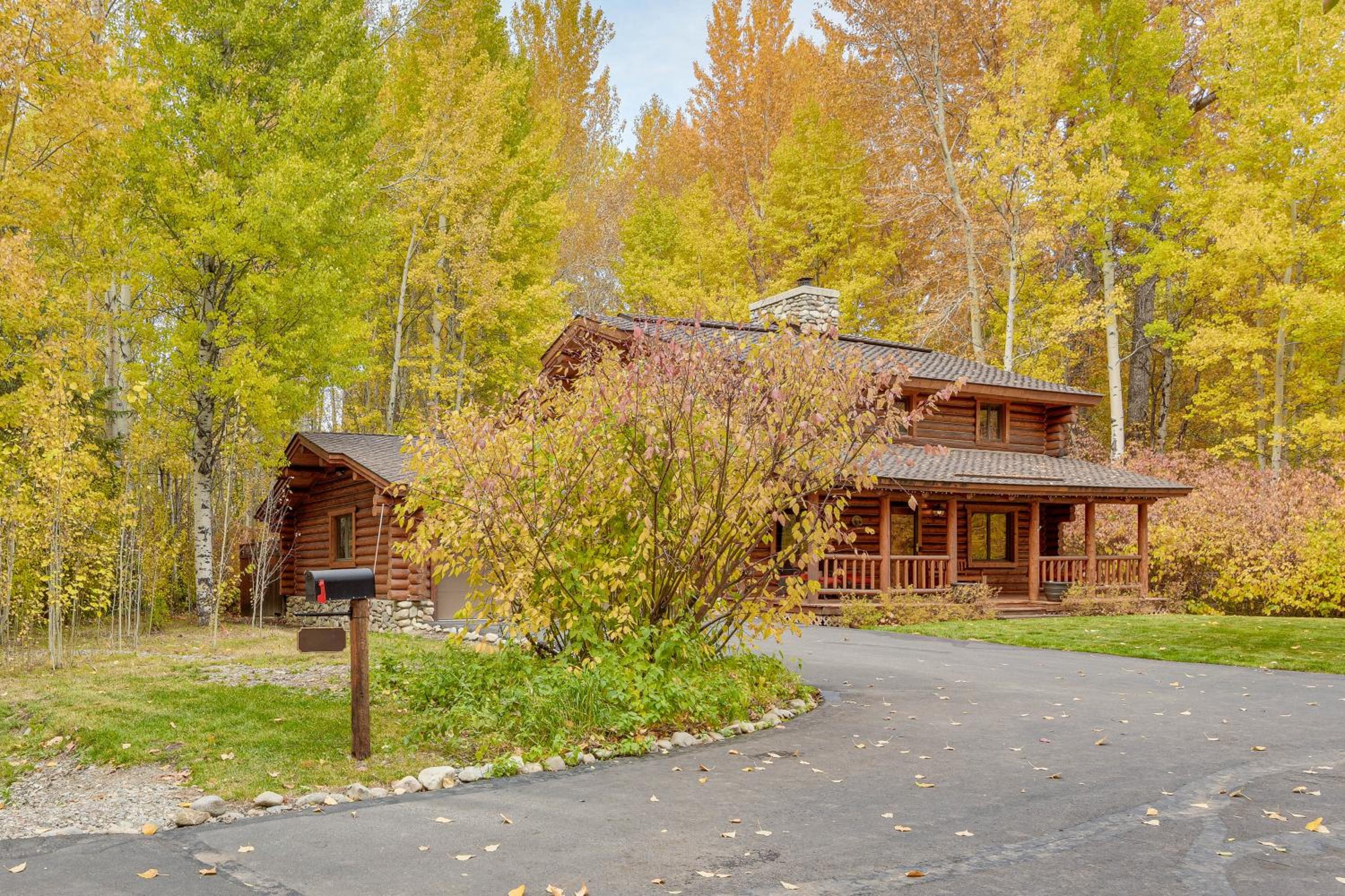 Along Big Wood River Hailey Family Cabin with Yard