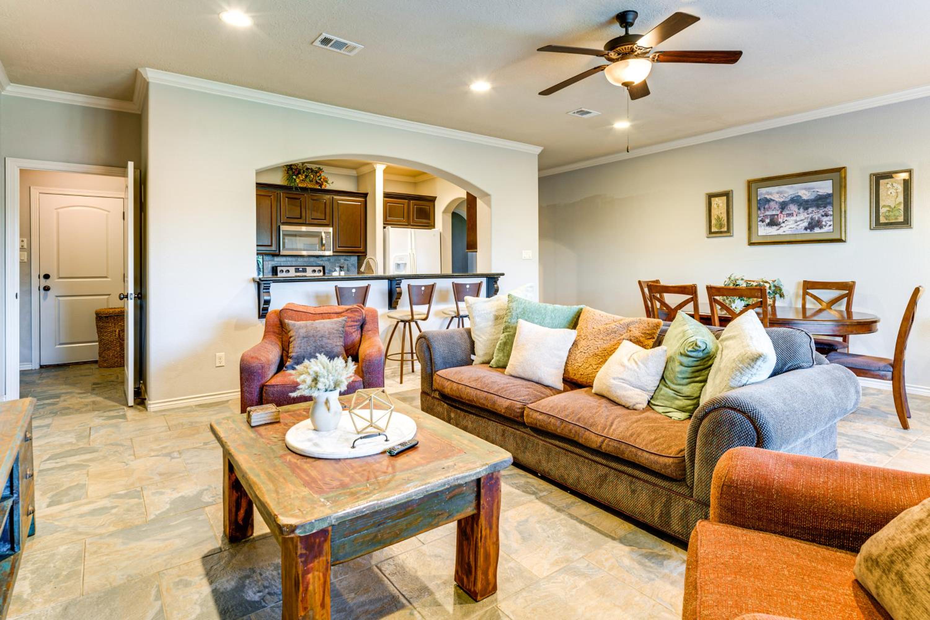 Spacious and Family-Friendly! TAMU Townhome with Yard