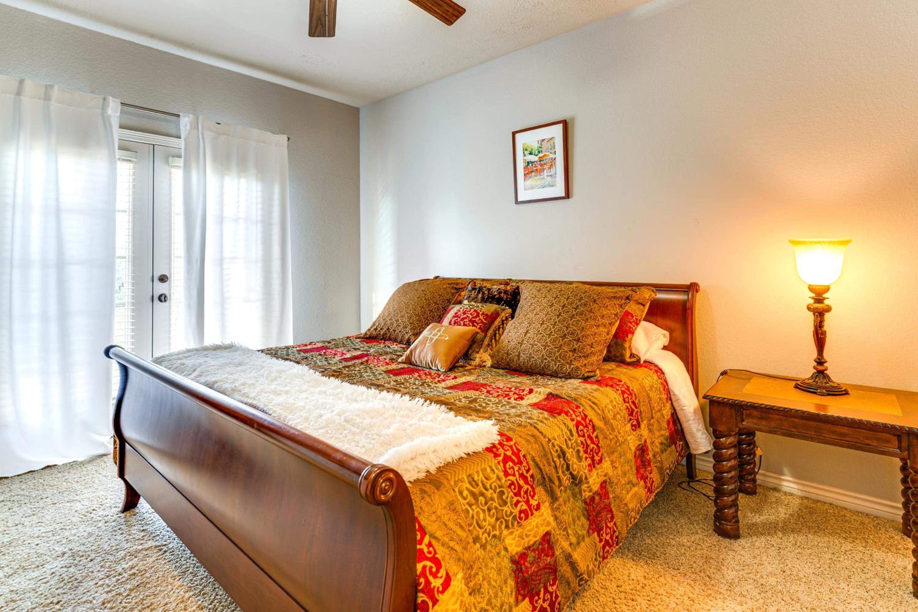 Spacious and Family-Friendly! TAMU Townhome with Yard