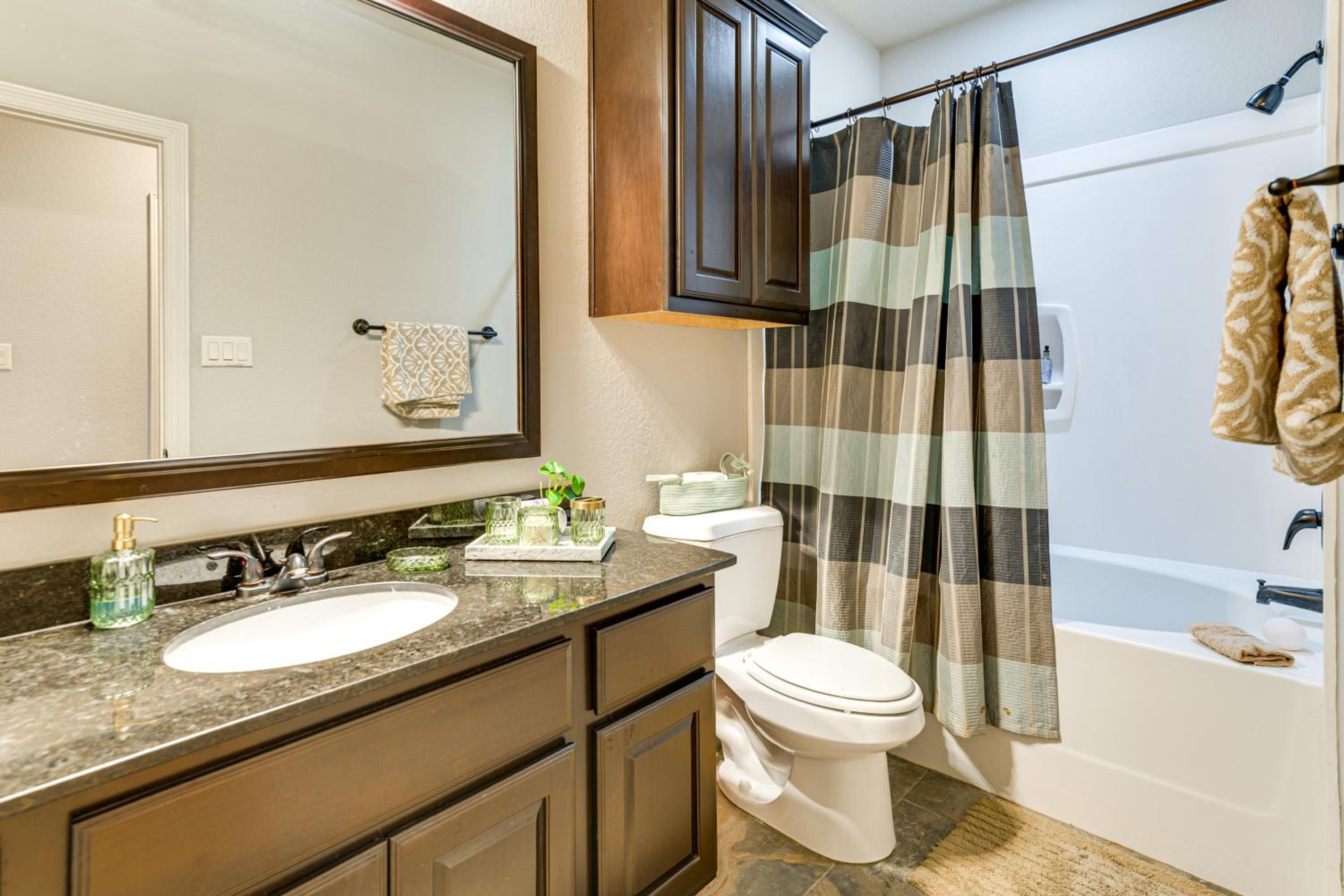 Spacious and Family-Friendly! TAMU Townhome with Yard