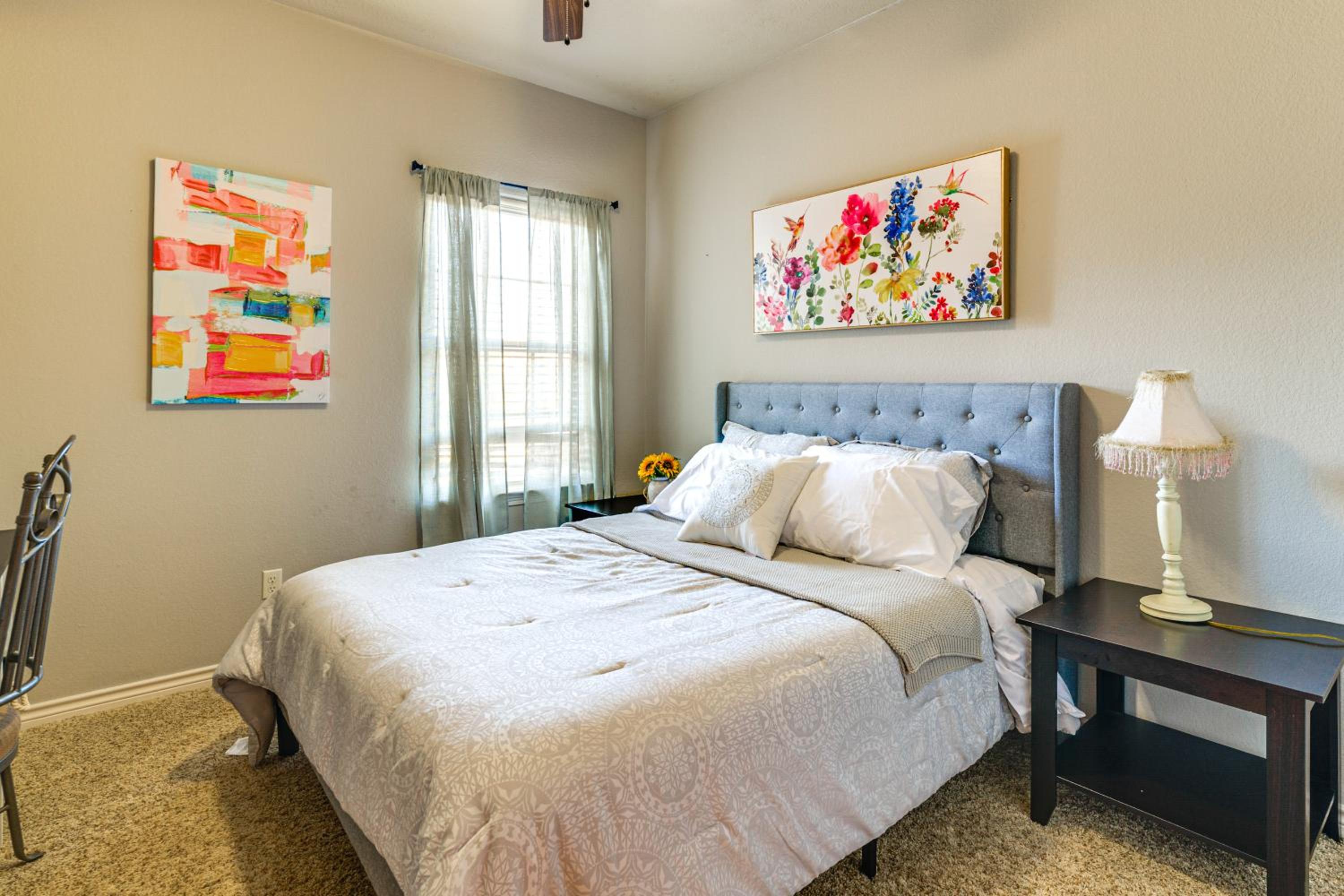 Spacious and Family-Friendly! TAMU Townhome with Yard