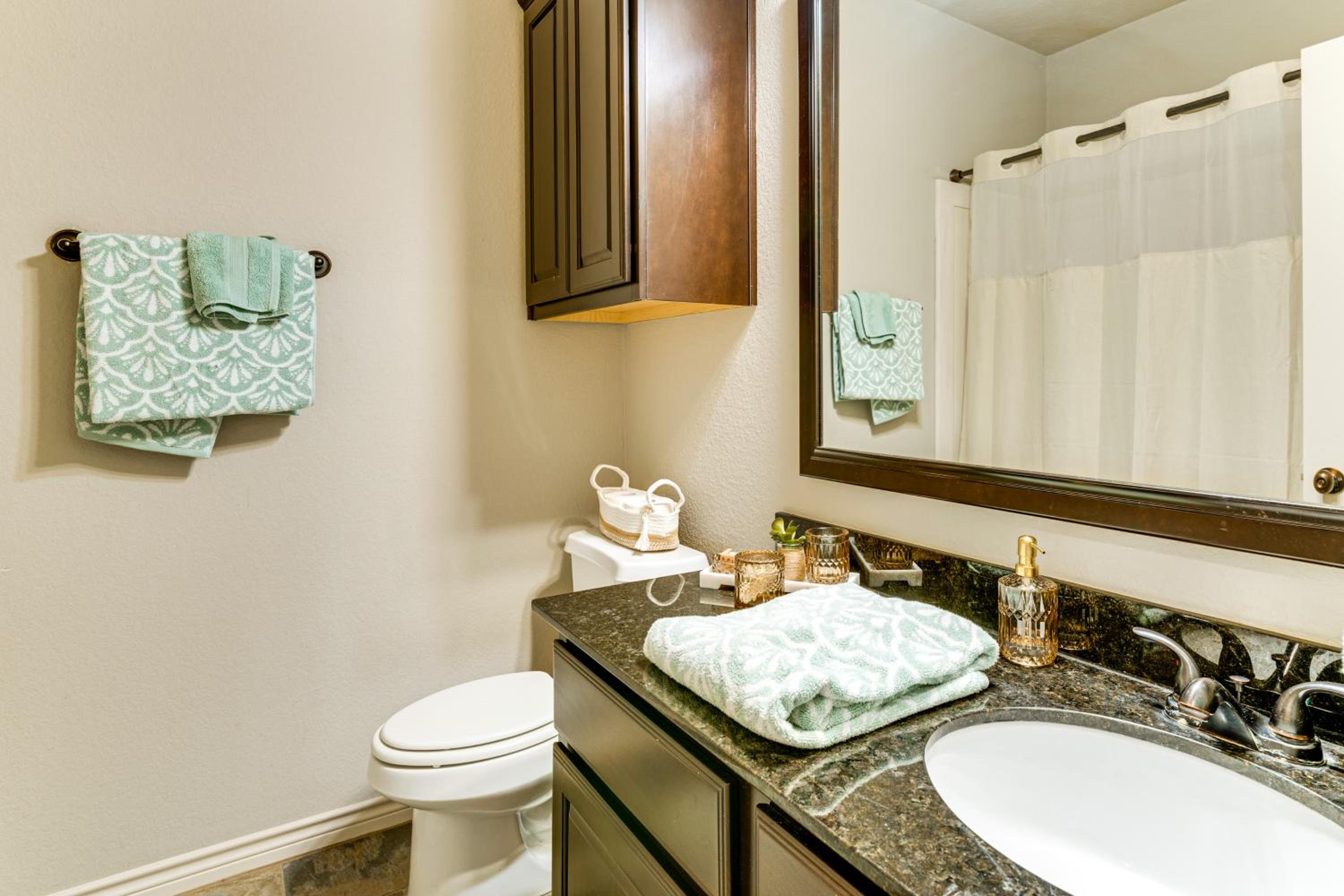 Spacious and Family-Friendly! TAMU Townhome with Yard