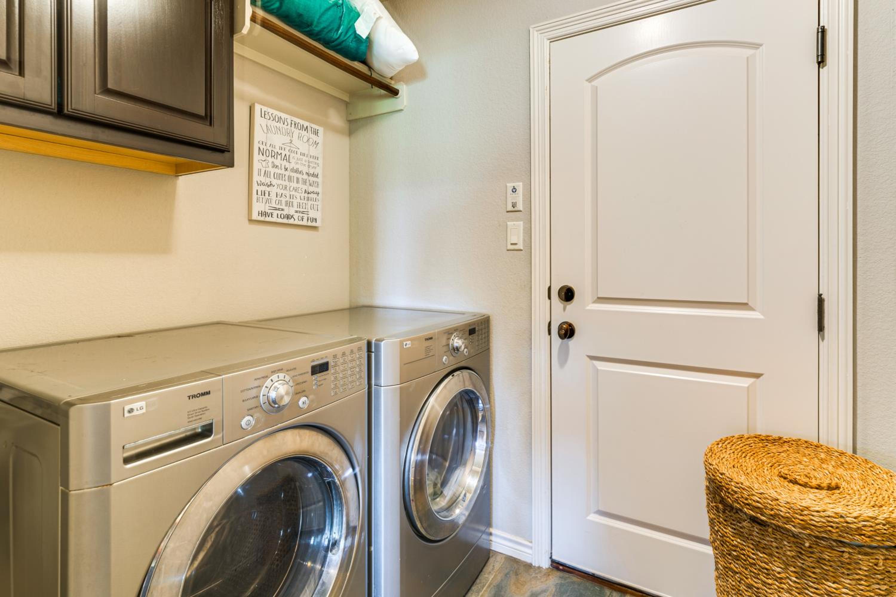 Spacious and Family-Friendly! TAMU Townhome with Yard