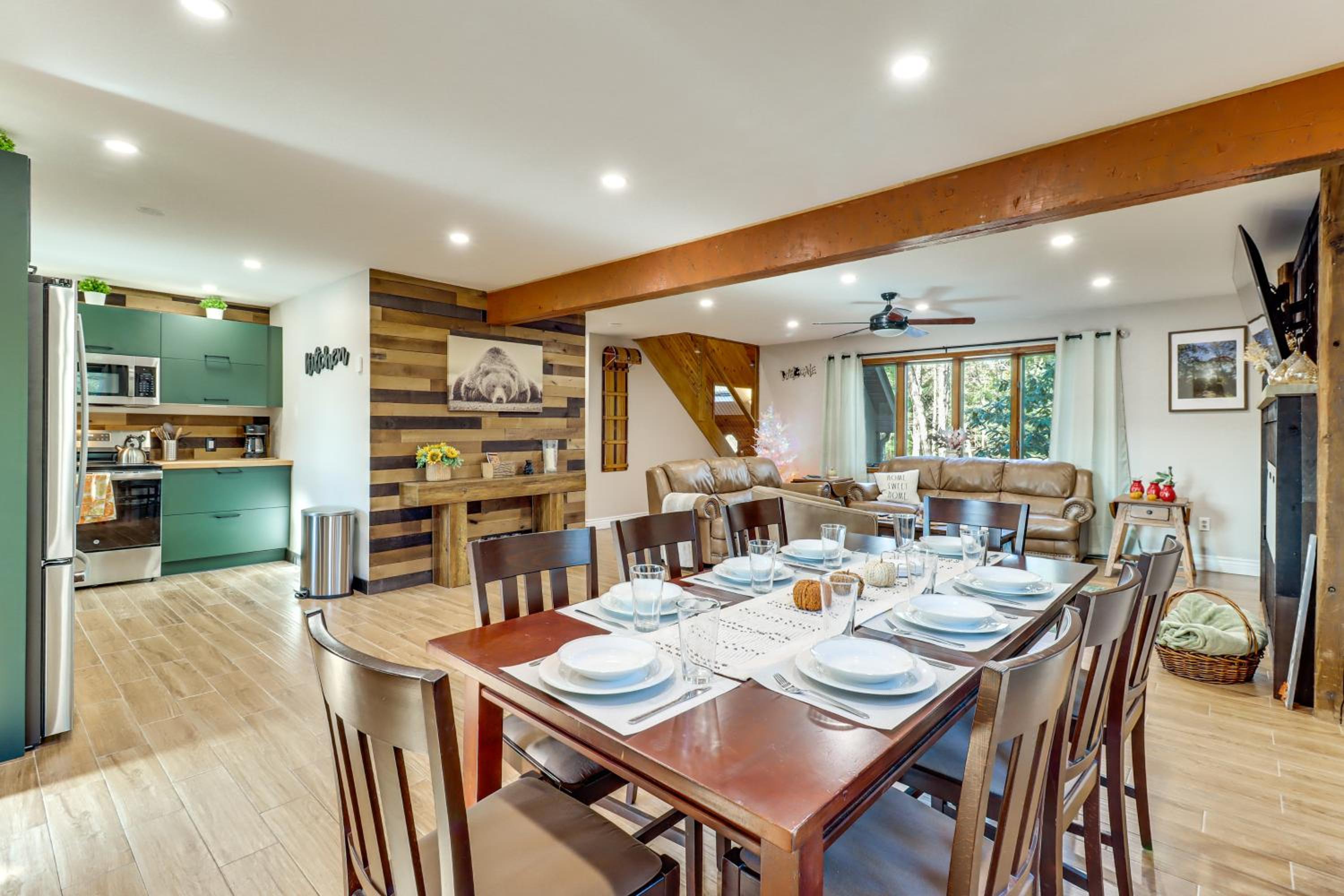 5 Mi to Jack Frost Skiing Walkable Family Home