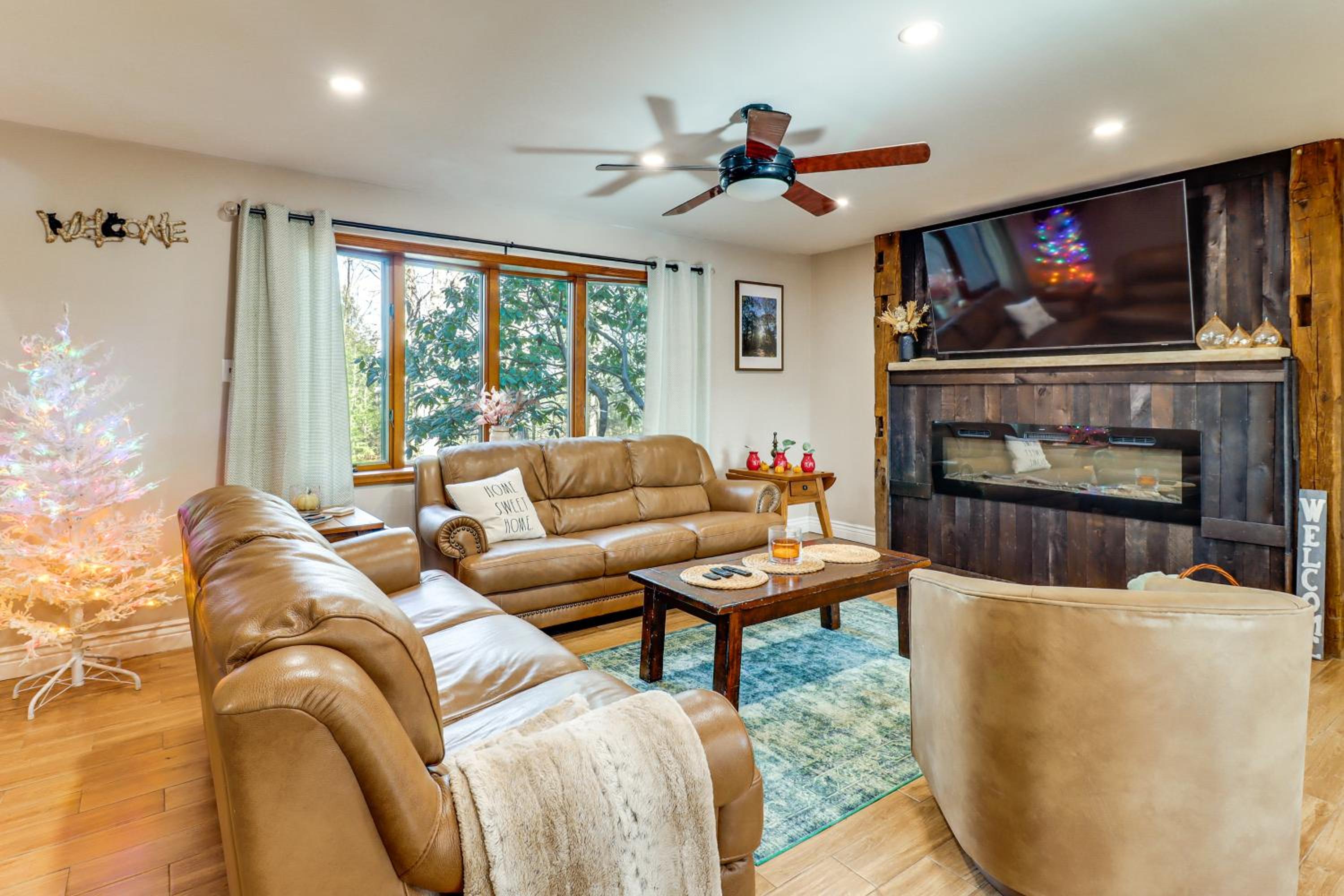 5 Mi to Jack Frost Skiing Walkable Family Home