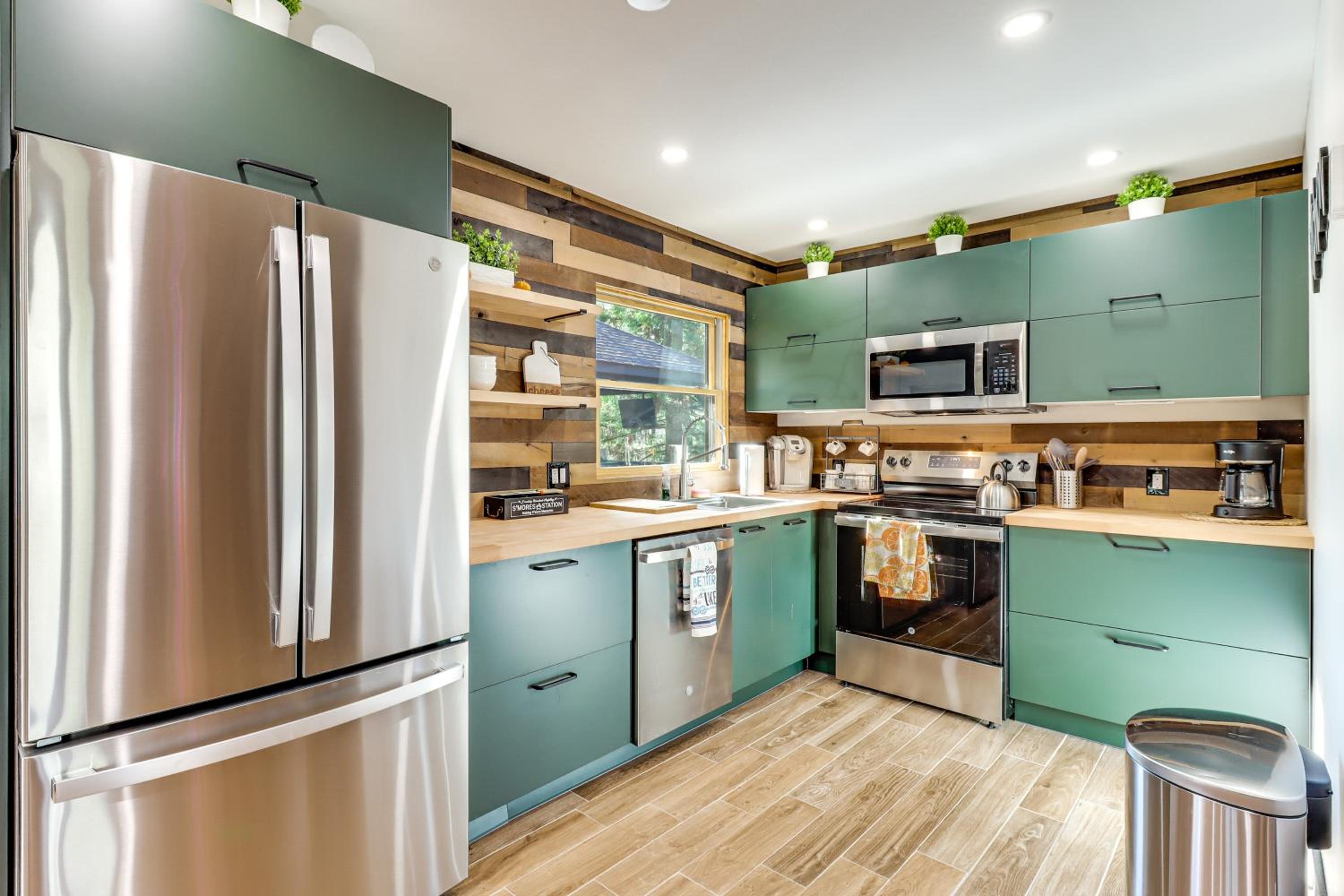 5 Mi to Jack Frost Skiing Walkable Family Home