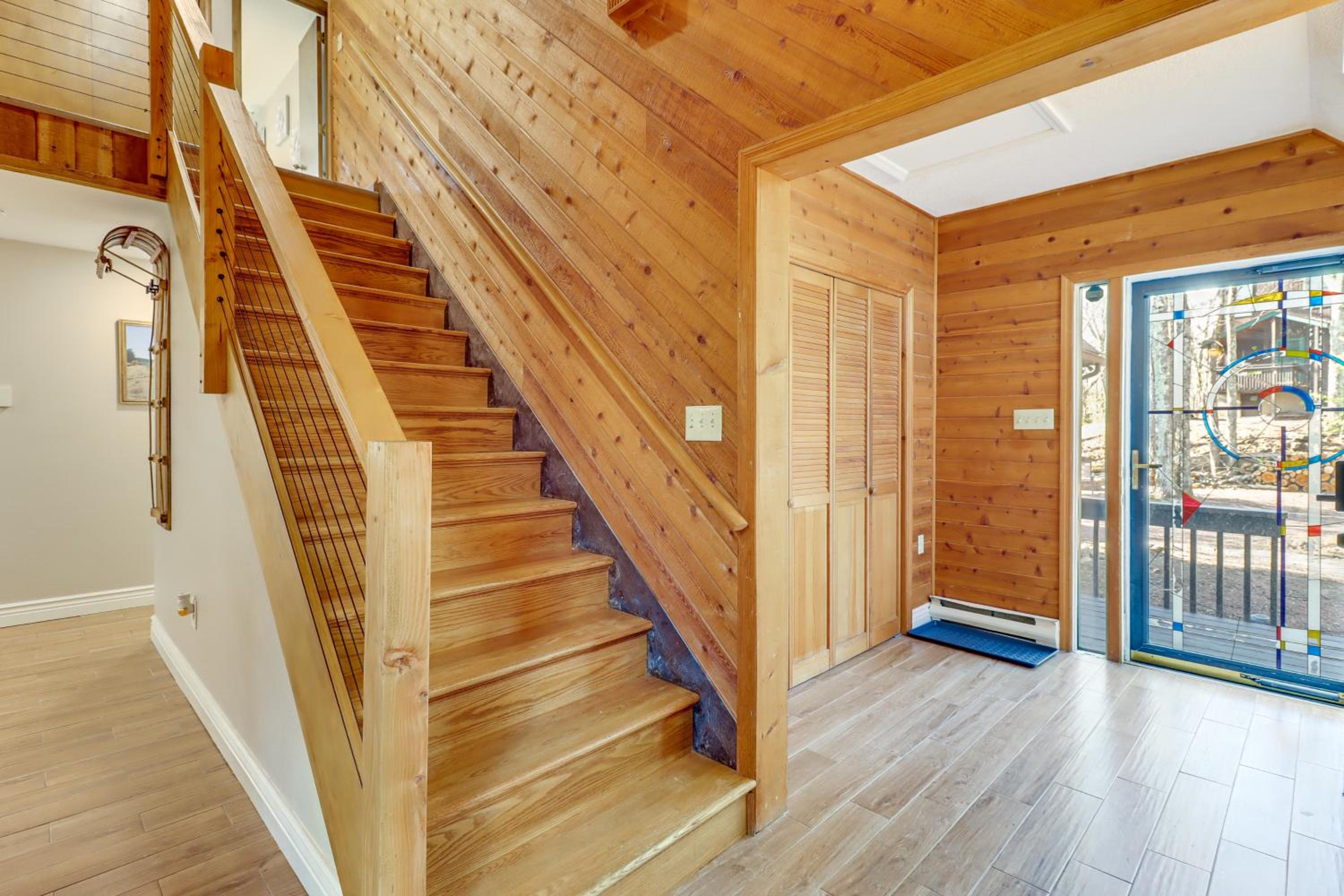 5 Mi to Jack Frost Skiing Walkable Family Home