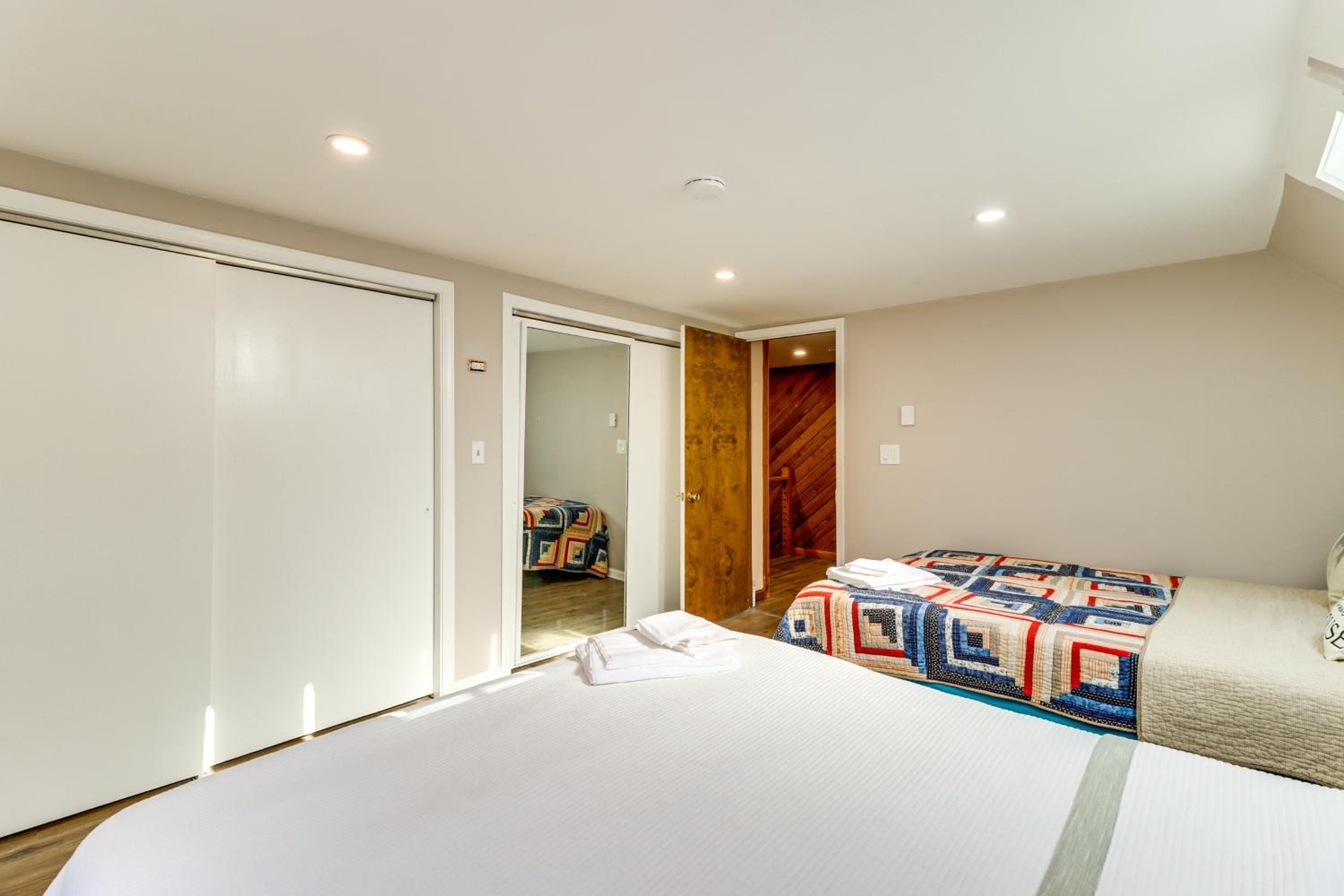 5 Mi to Jack Frost Skiing Walkable Family Home
