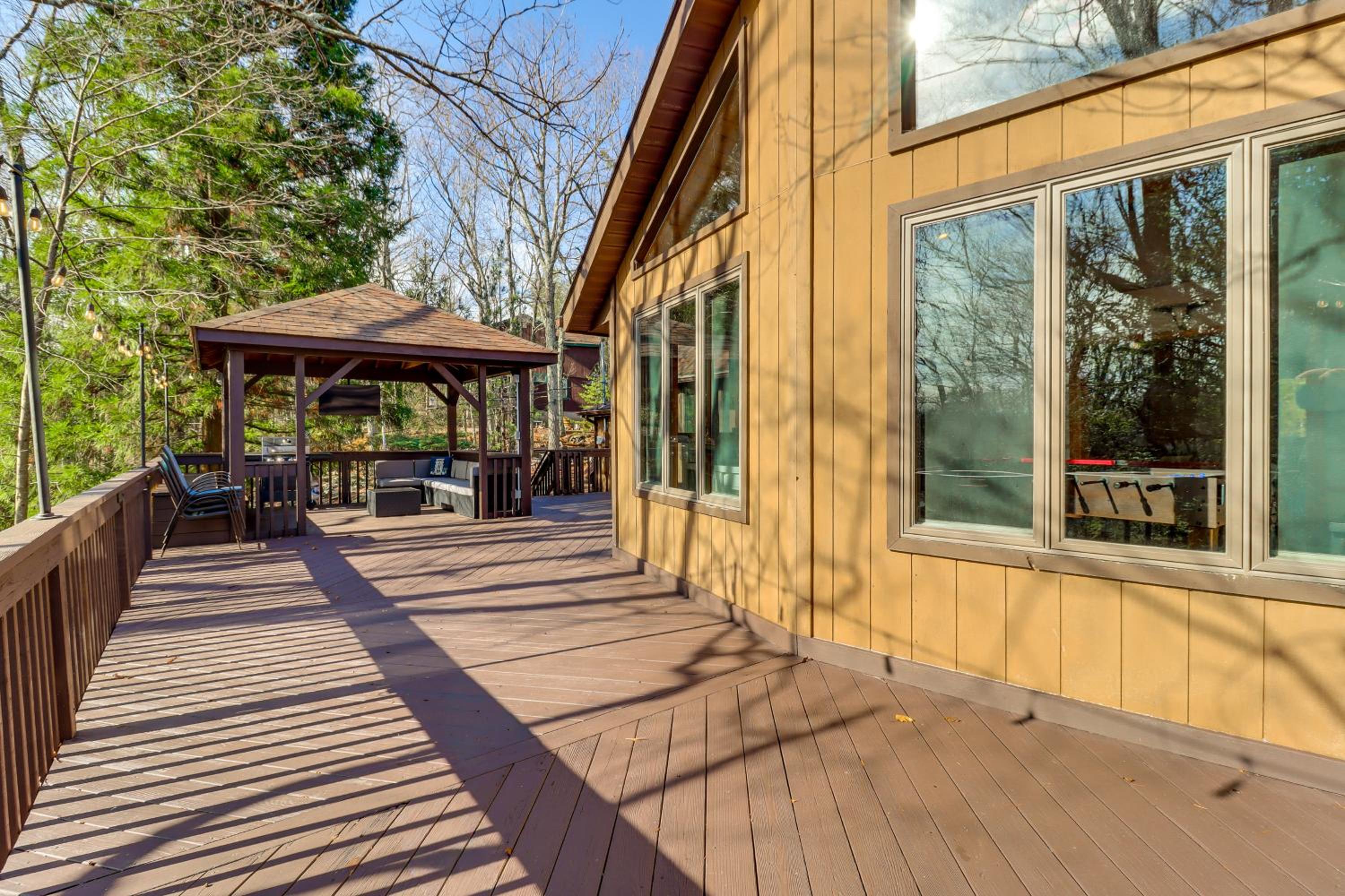 5 Mi to Jack Frost Skiing Walkable Family Home