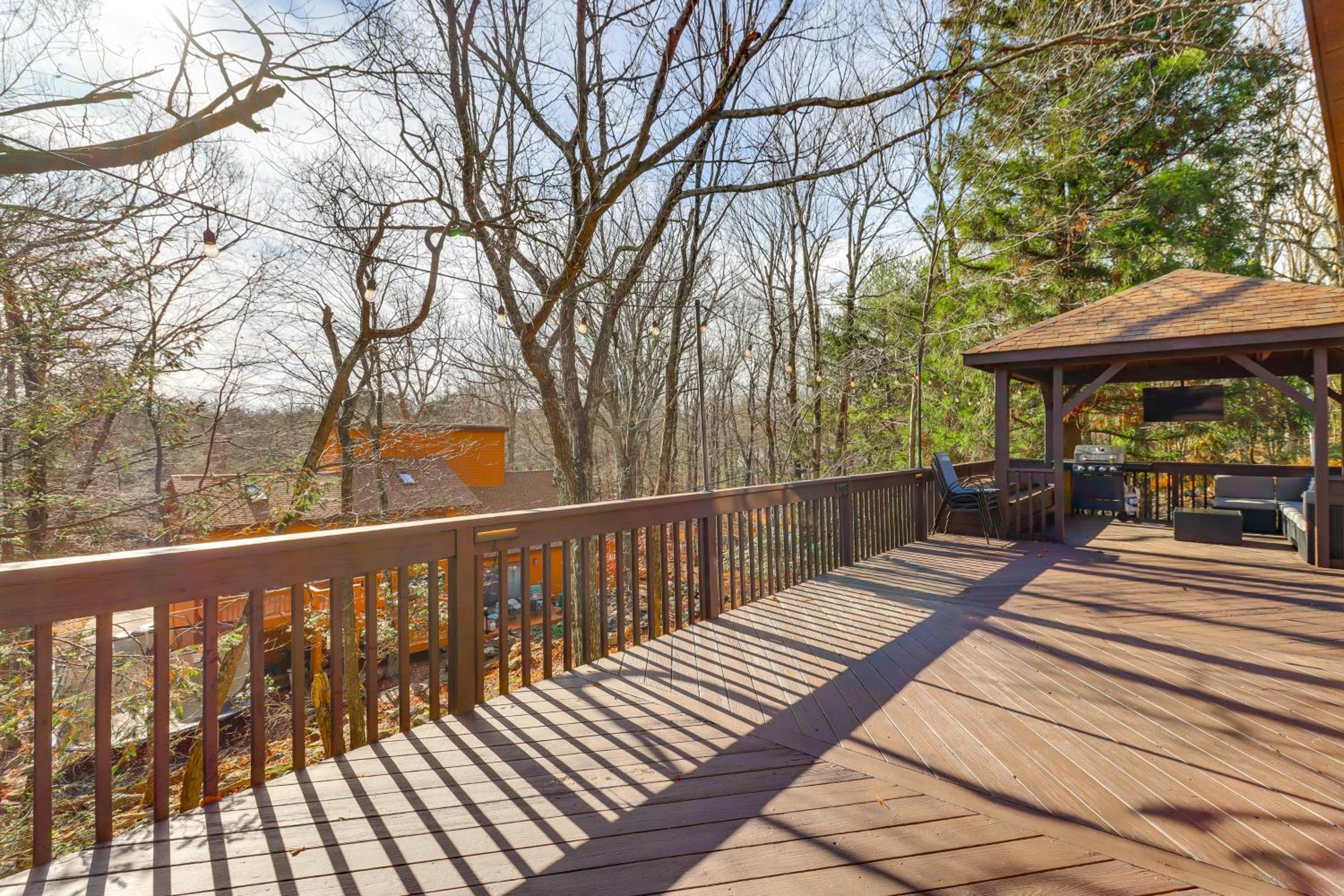 5 Mi to Jack Frost Skiing Walkable Family Home