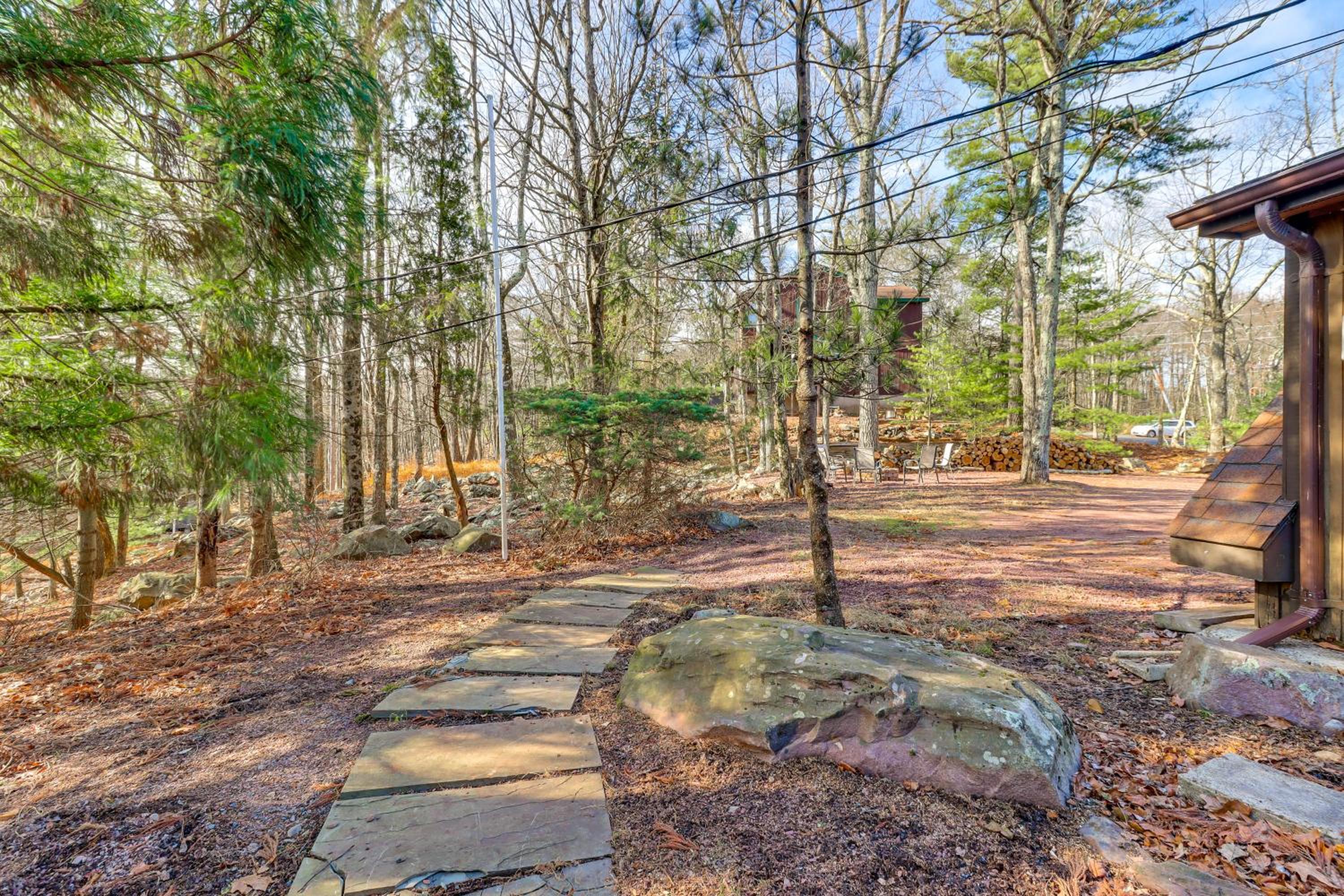 5 Mi to Jack Frost Skiing Walkable Family Home