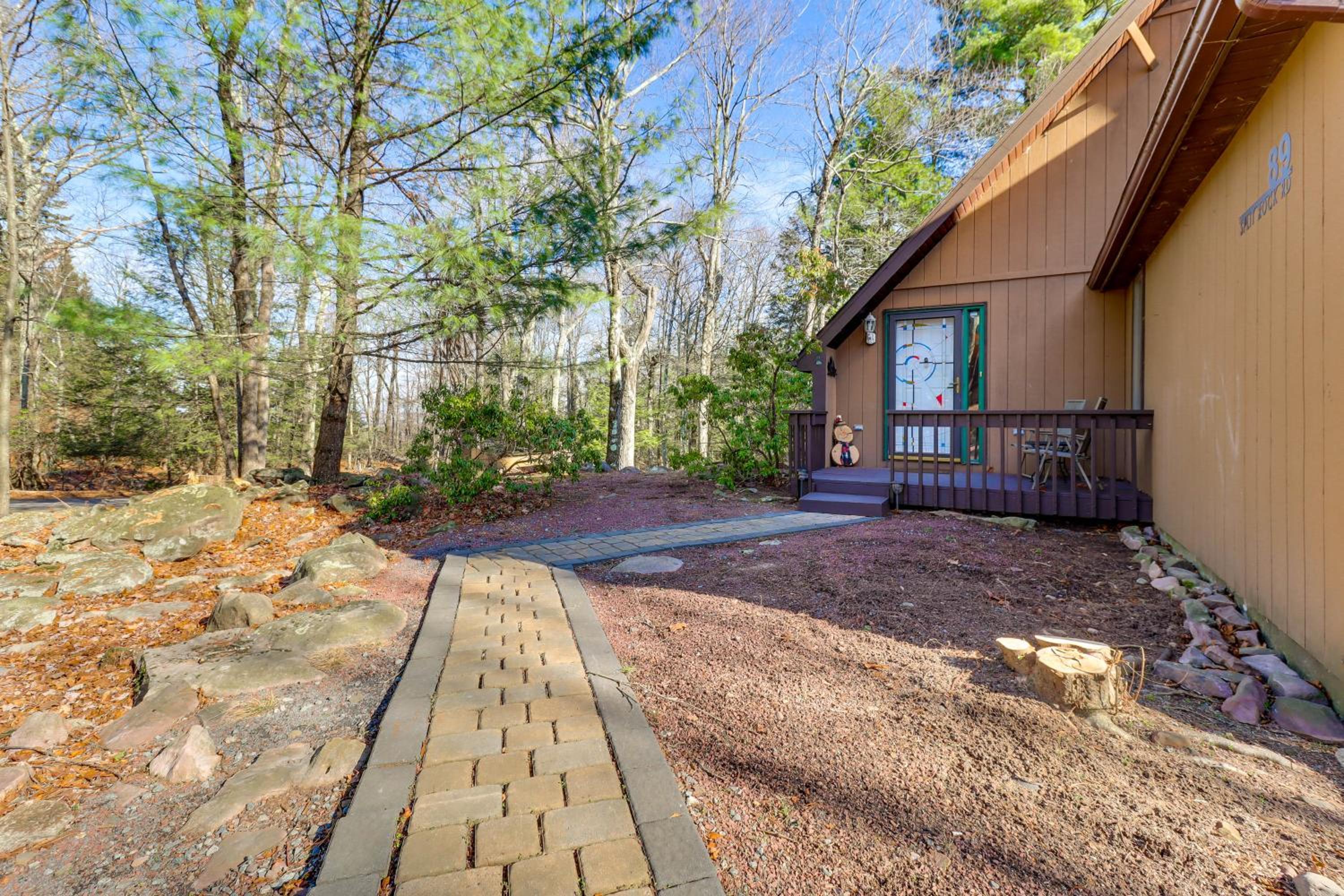 5 Mi to Jack Frost Skiing Walkable Family Home