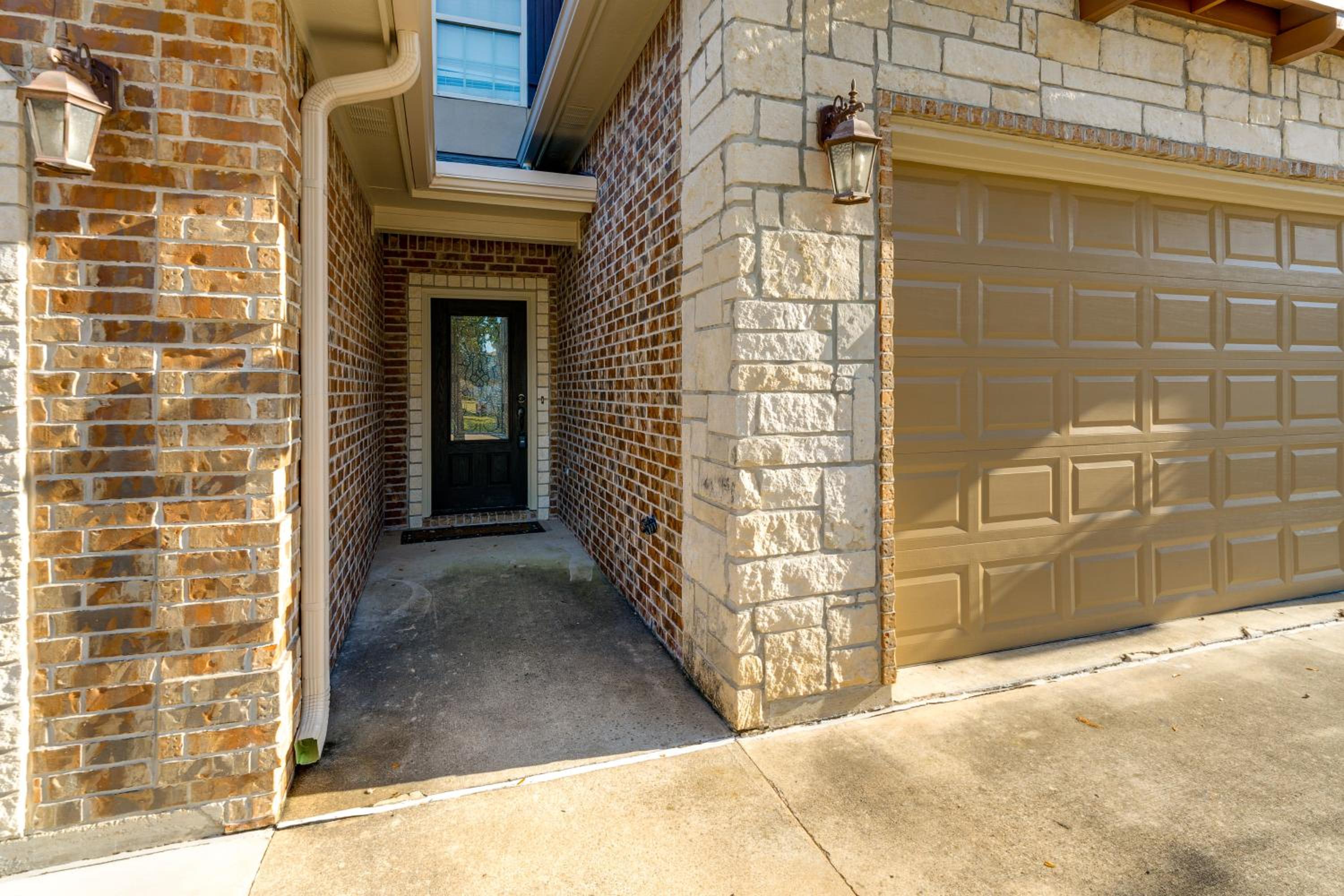 Spacious and Family-Friendly! TAMU Townhome with Yard