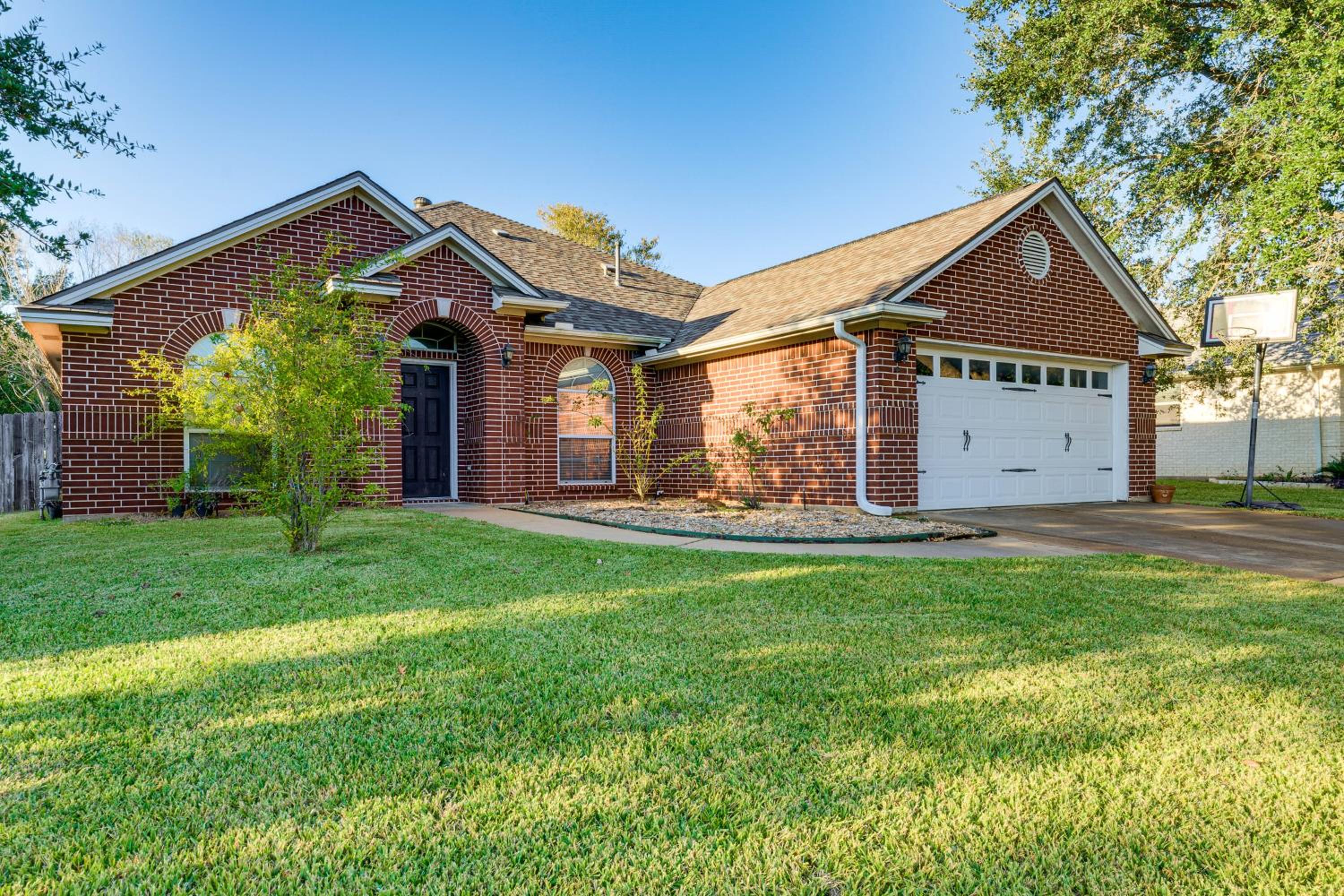 Gateway to Aggieland! College Station Family Home
