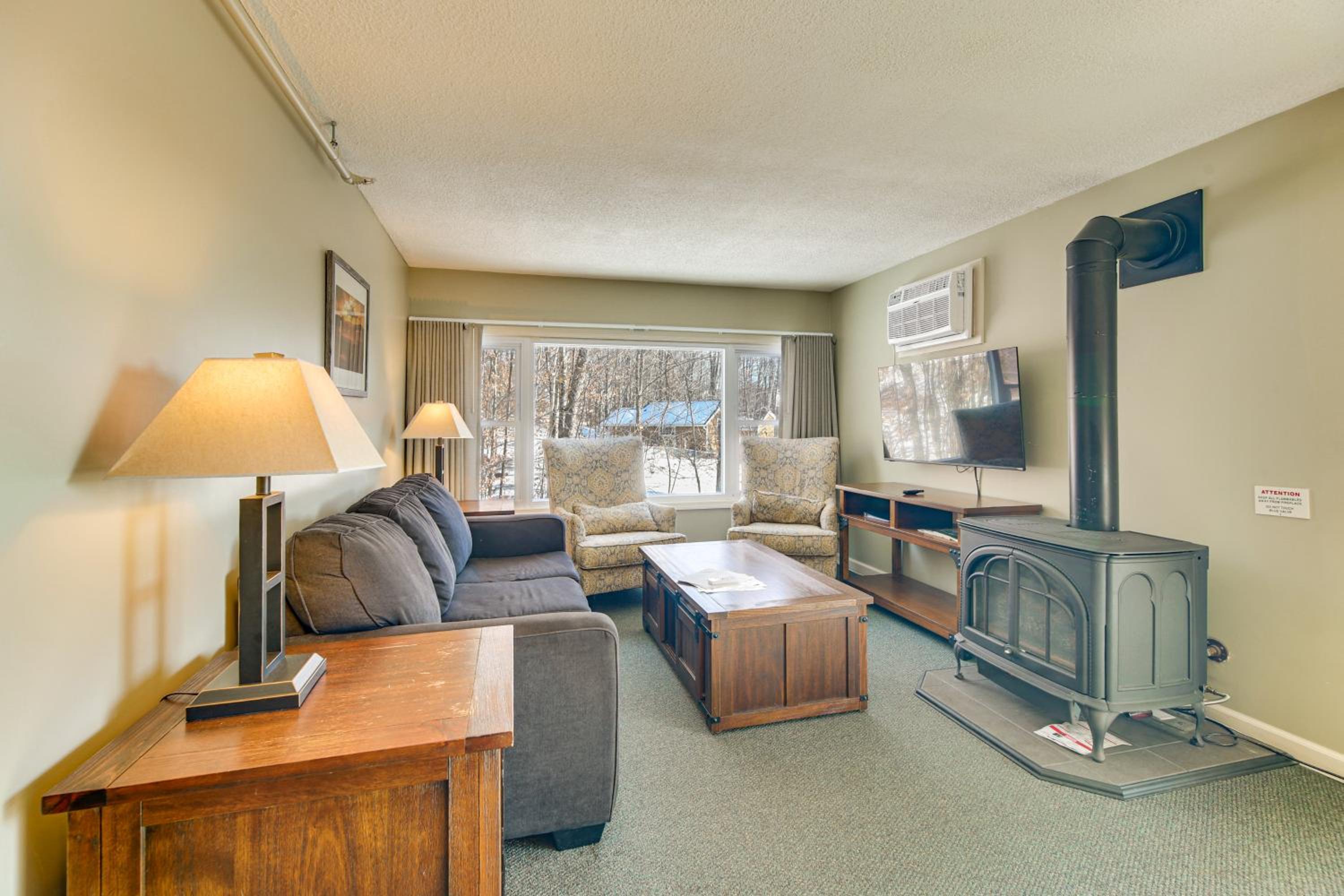Walk to Ski Shuttle! Mountainside Resort Condo