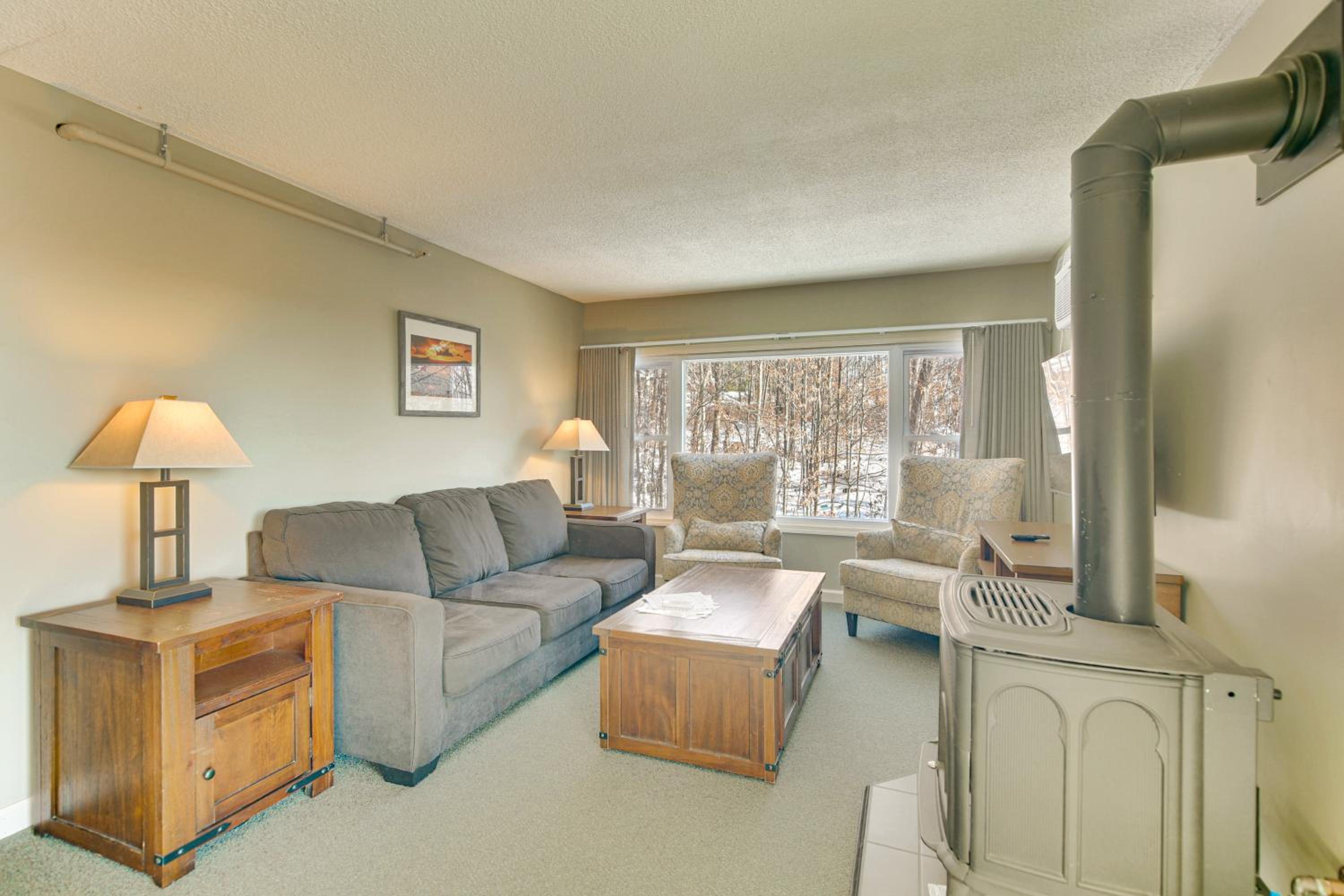 Walk to Ski Shuttle! Mountainside Resort Condo