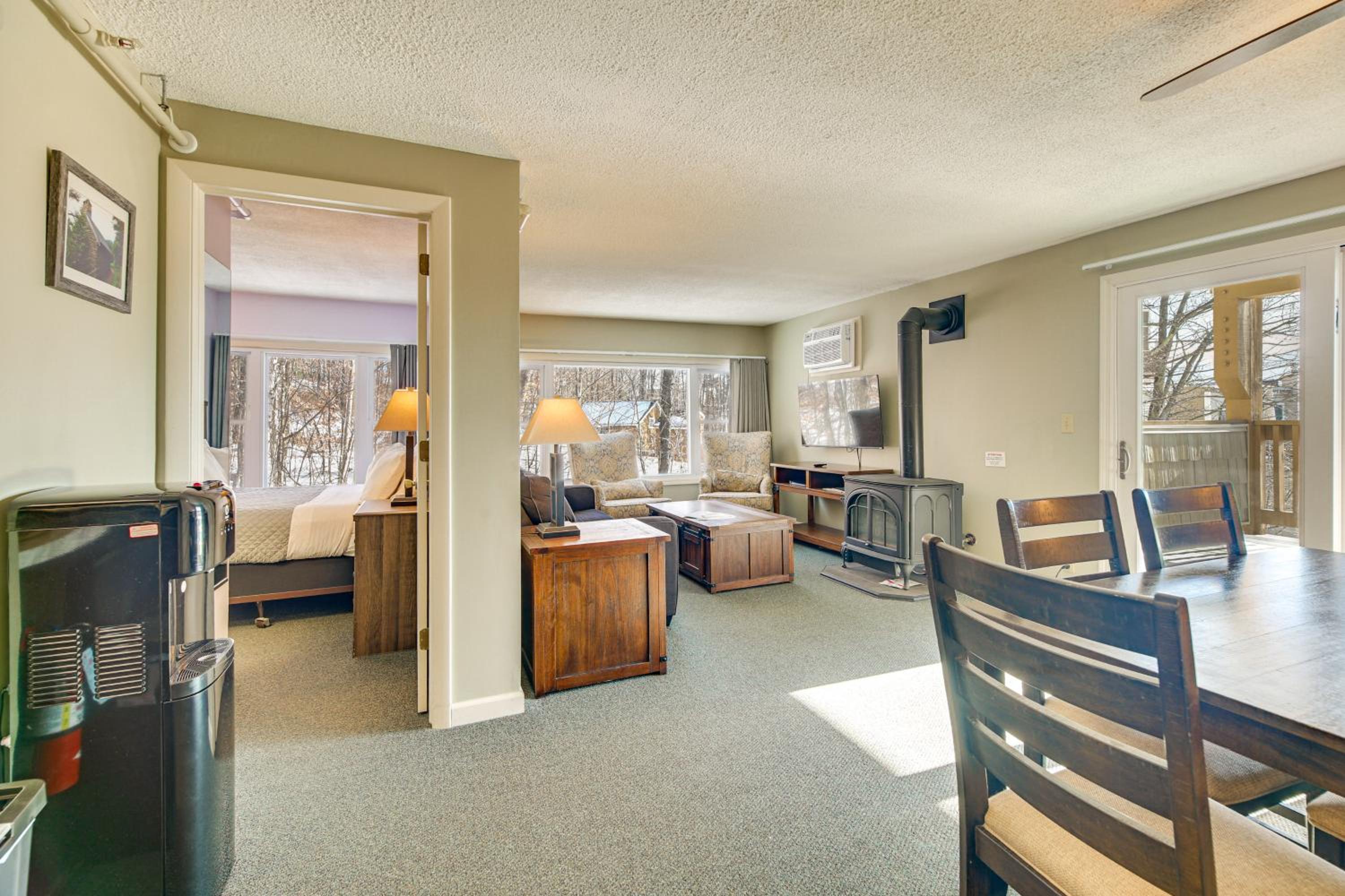 Walk to Ski Shuttle! Mountainside Resort Condo