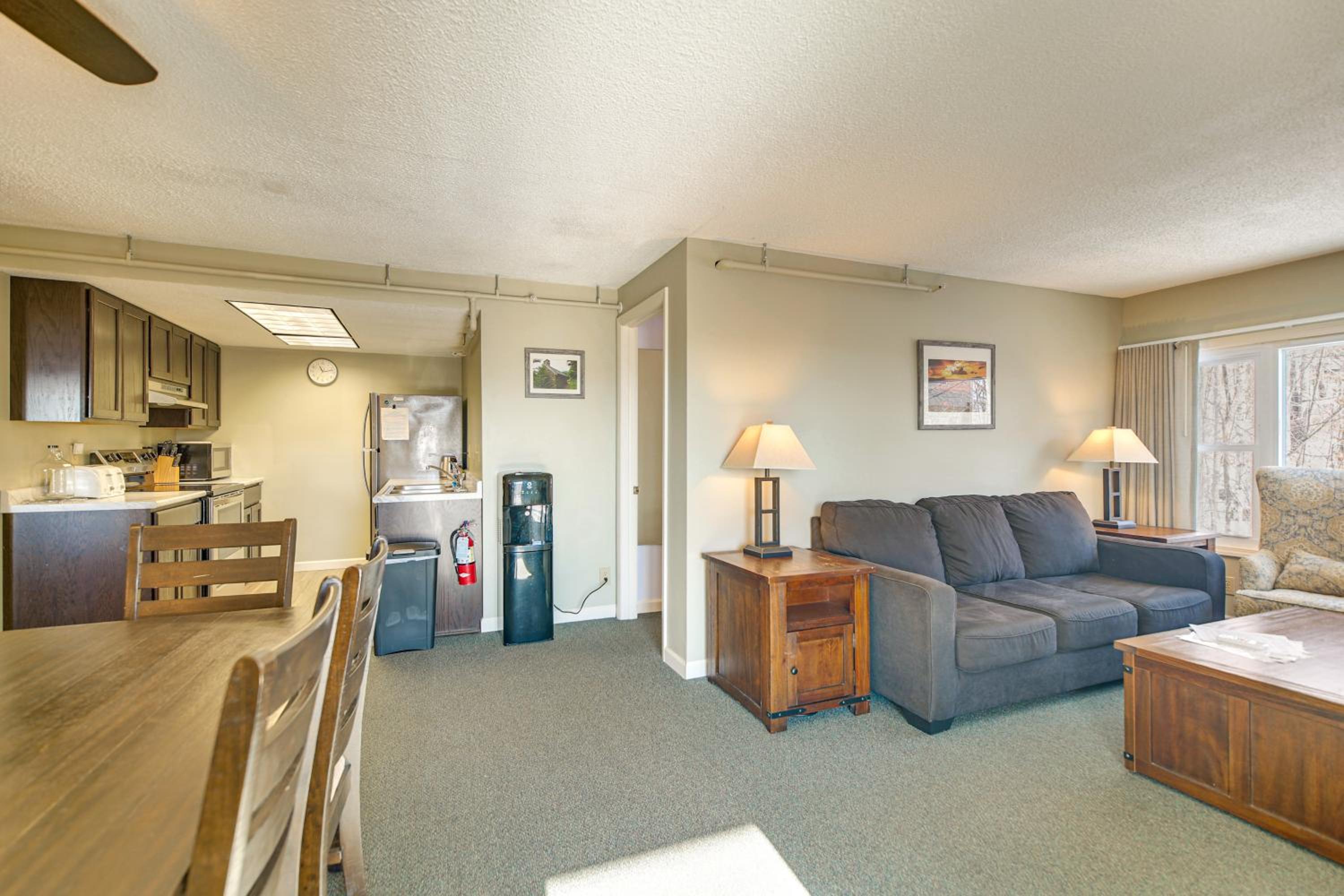 Walk to Ski Shuttle! Mountainside Resort Condo