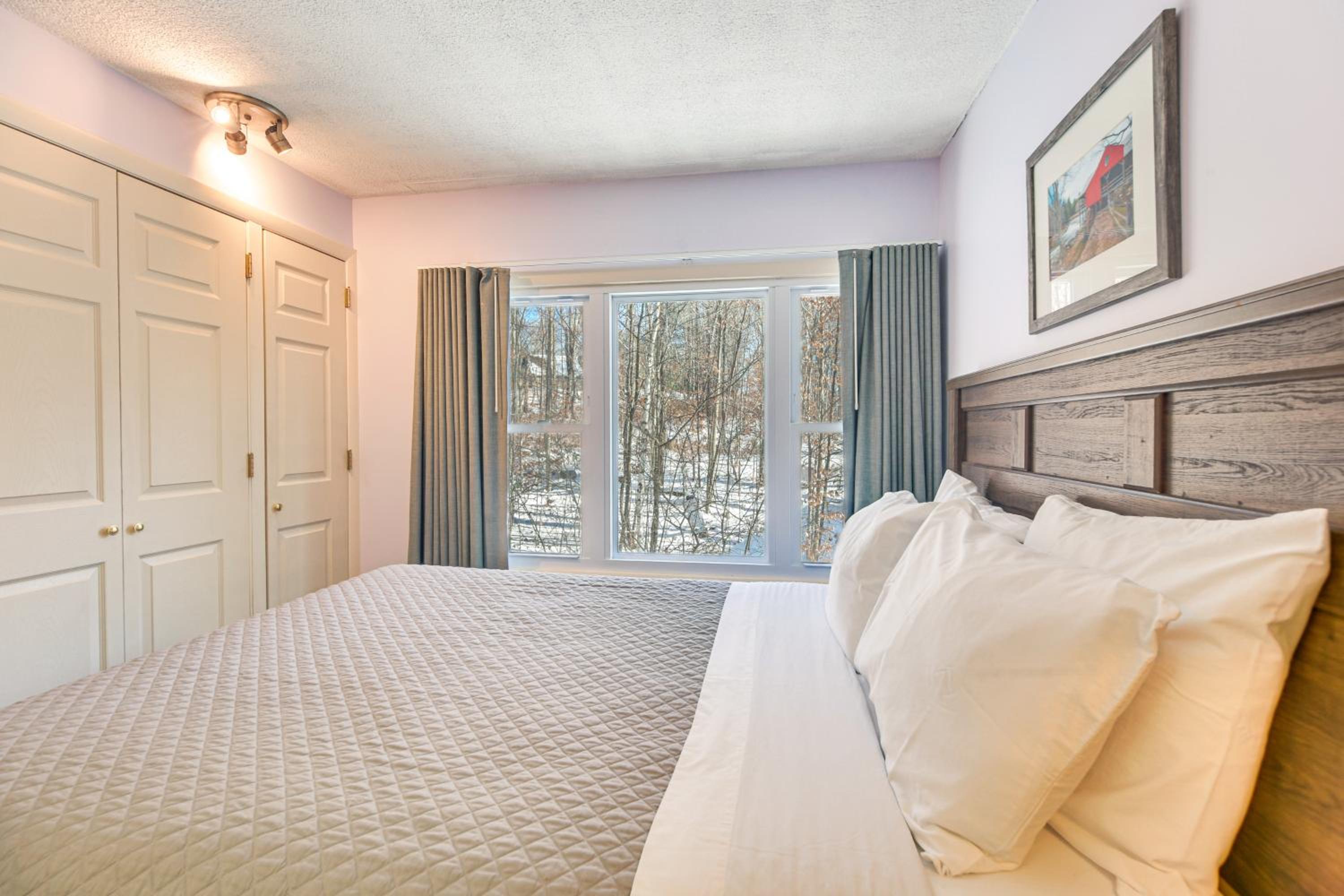 Walk to Ski Shuttle! Mountainside Resort Condo