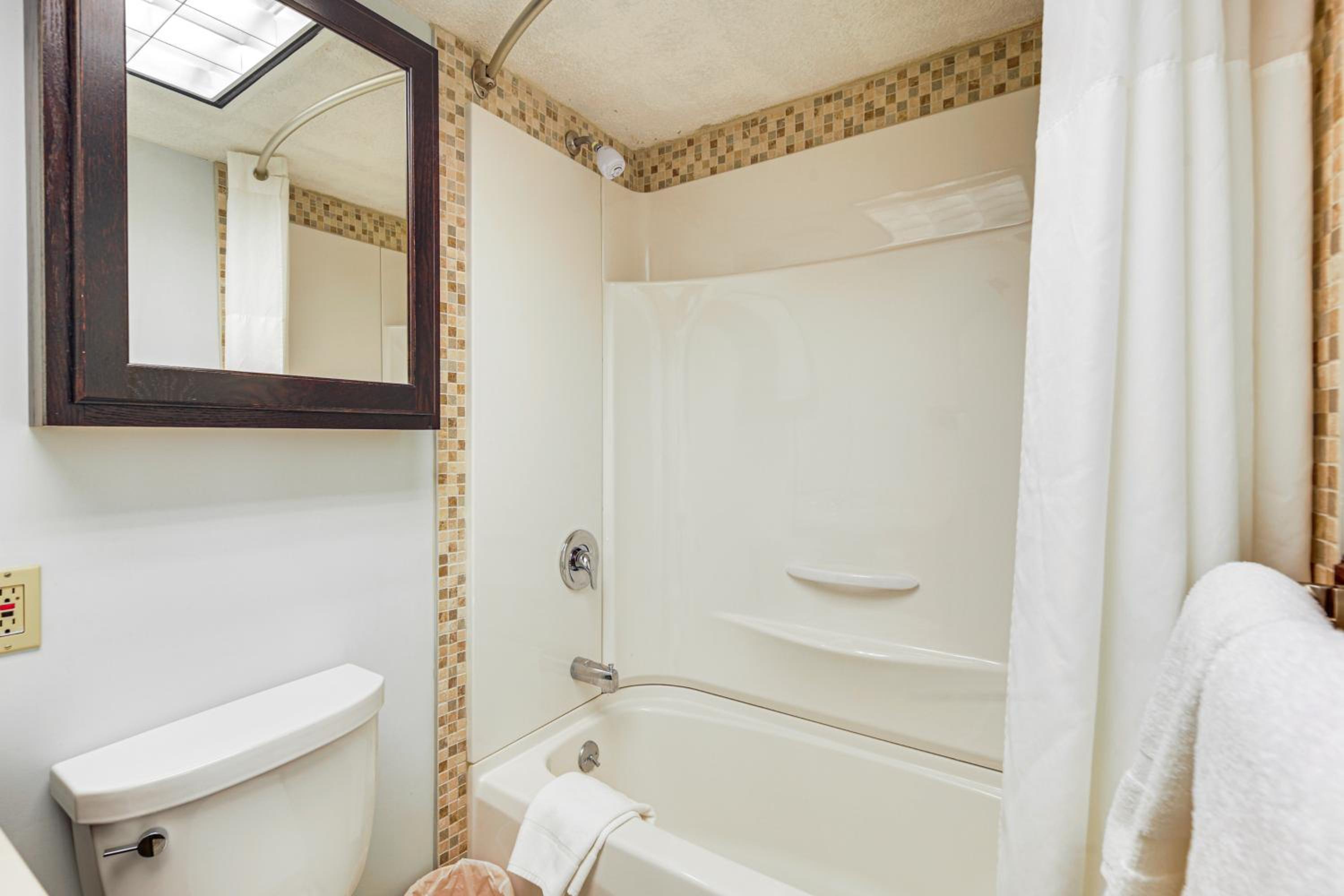 Walk to Ski Shuttle! Mountainside Resort Condo