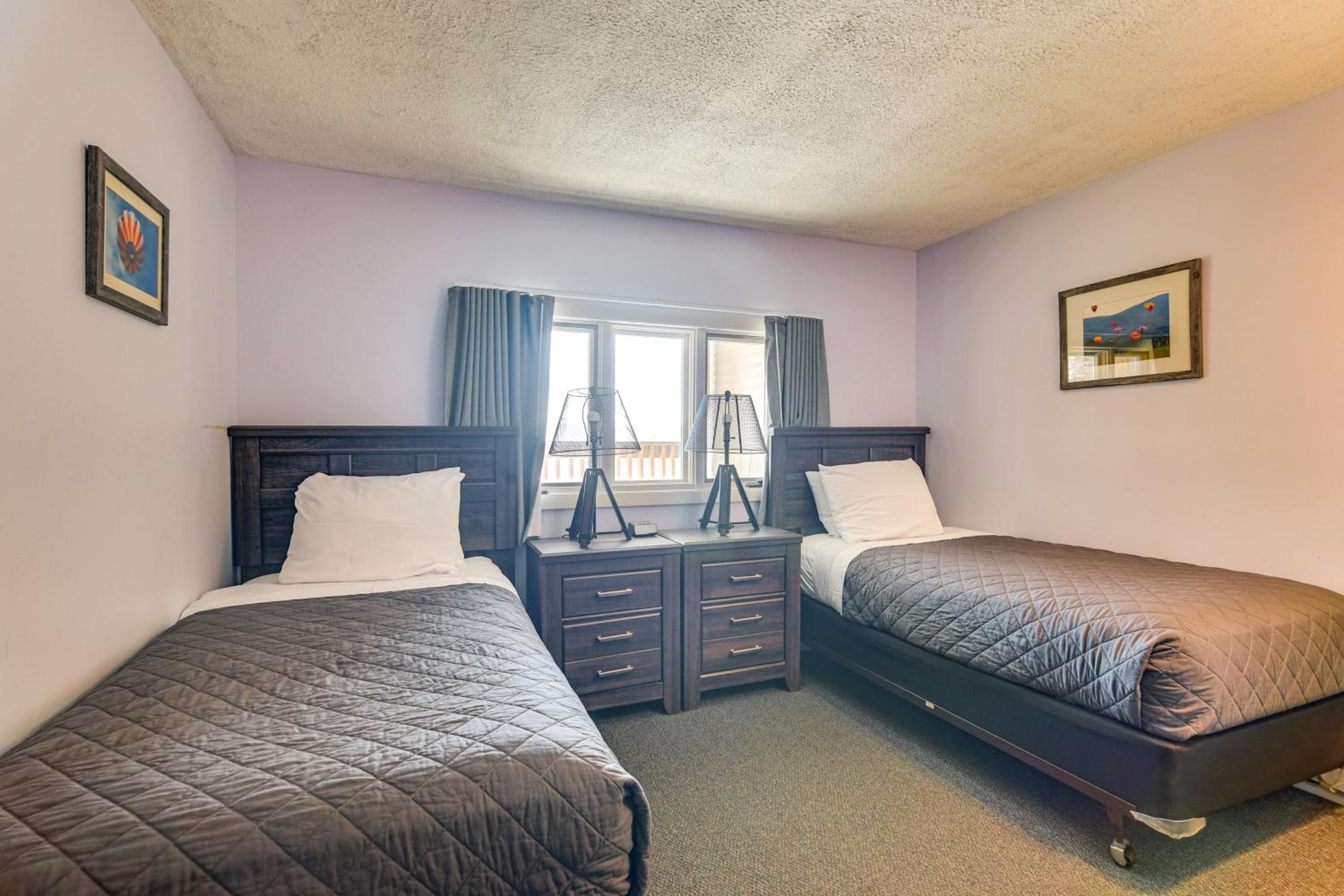 Walk to Ski Shuttle! Mountainside Resort Condo