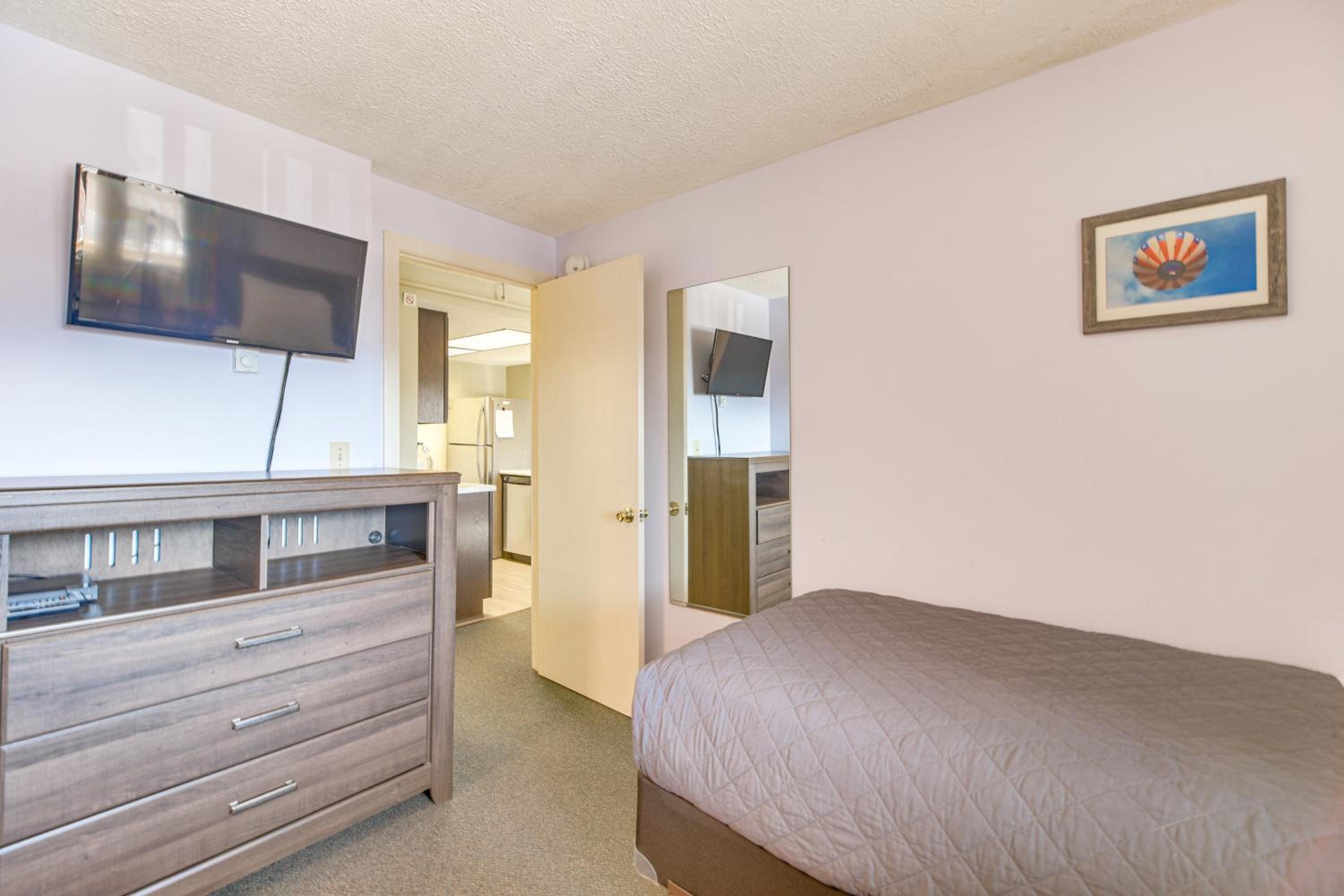 Walk to Ski Shuttle! Mountainside Resort Condo