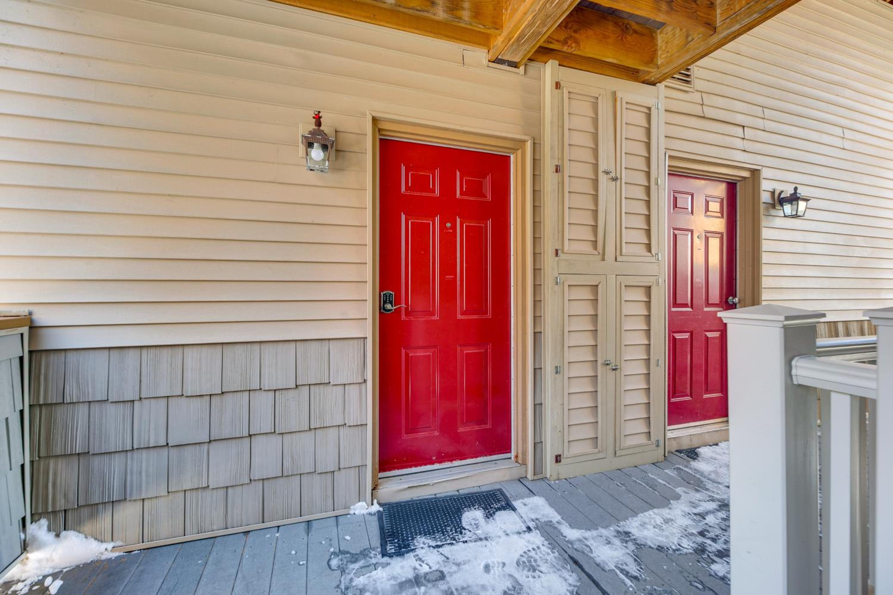 Walk to Ski Shuttle! Mountainside Resort Condo