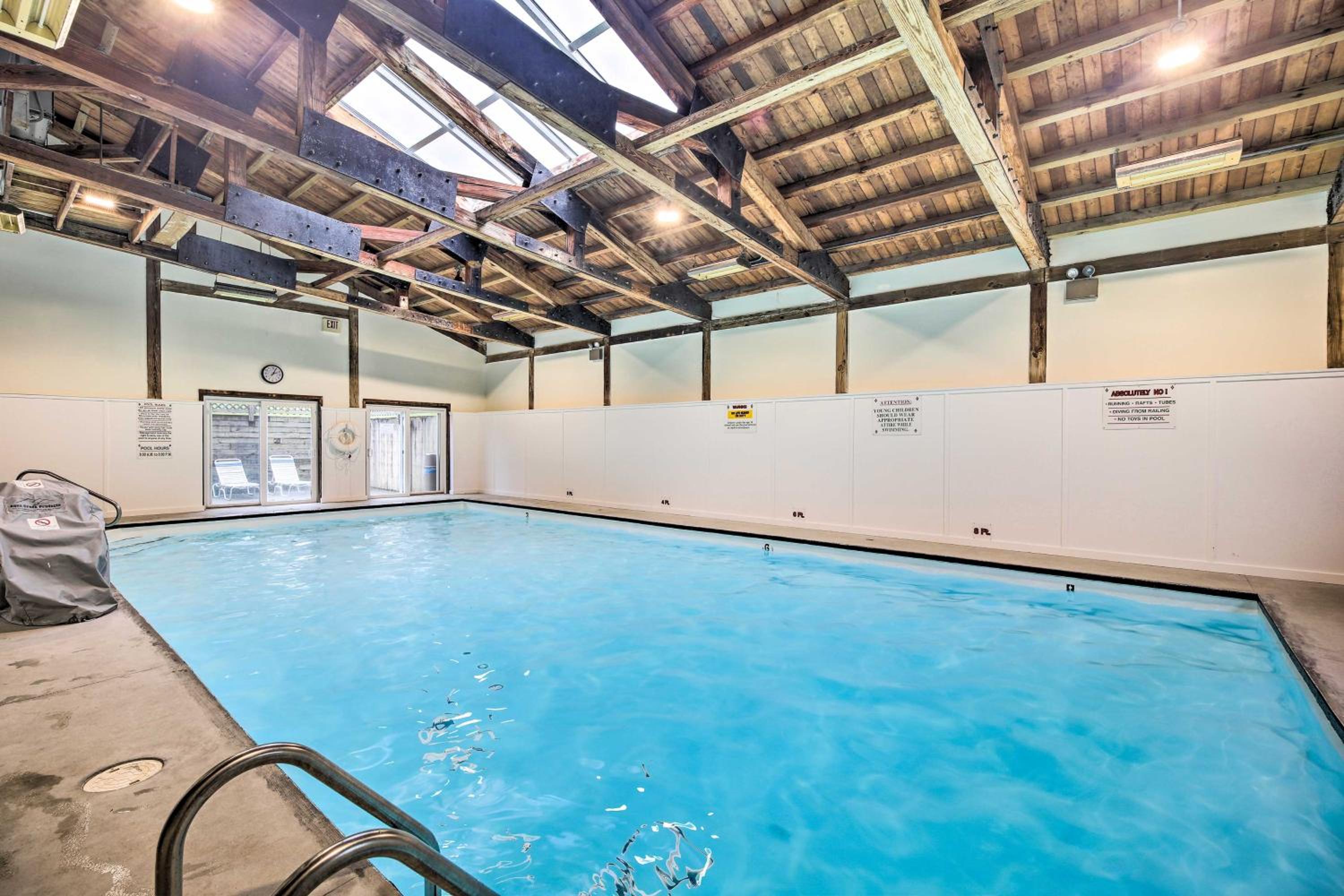 Walk to Ski Shuttle! Mountainside Resort Condo