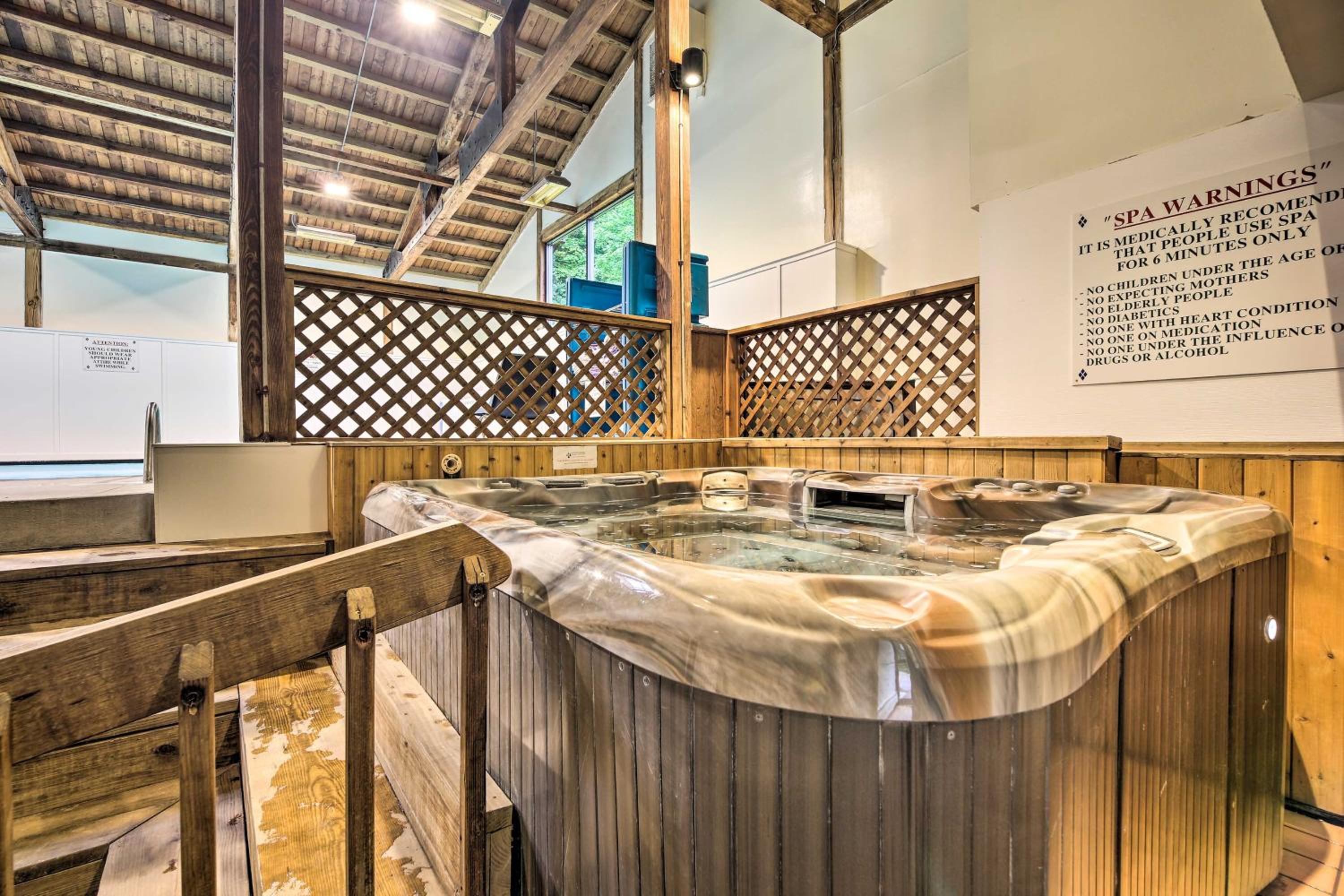 Walk to Ski Shuttle! Mountainside Resort Condo