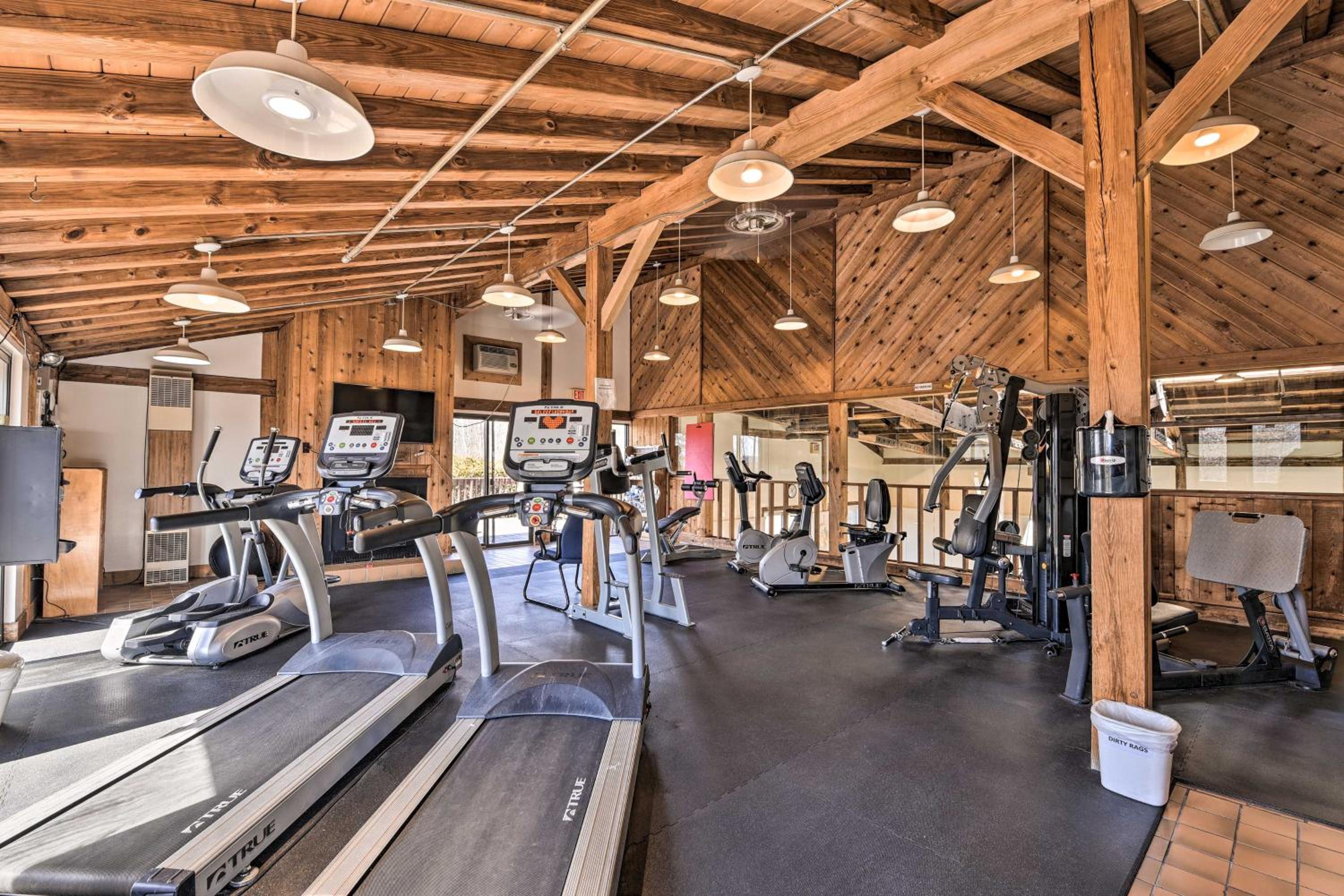 Walk to Ski Shuttle! Mountainside Resort Condo