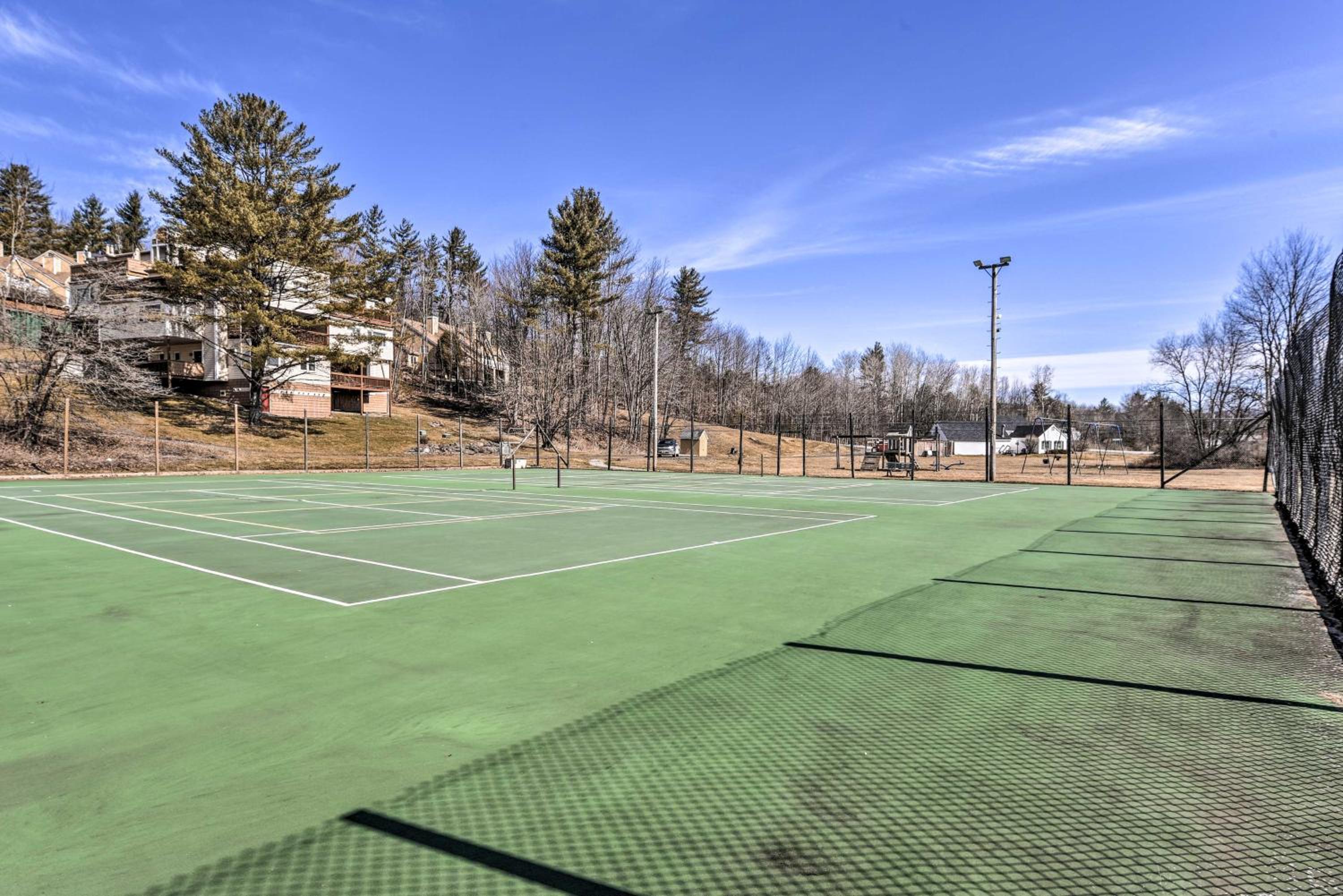Walk to Ski Shuttle! Mountainside Resort Condo