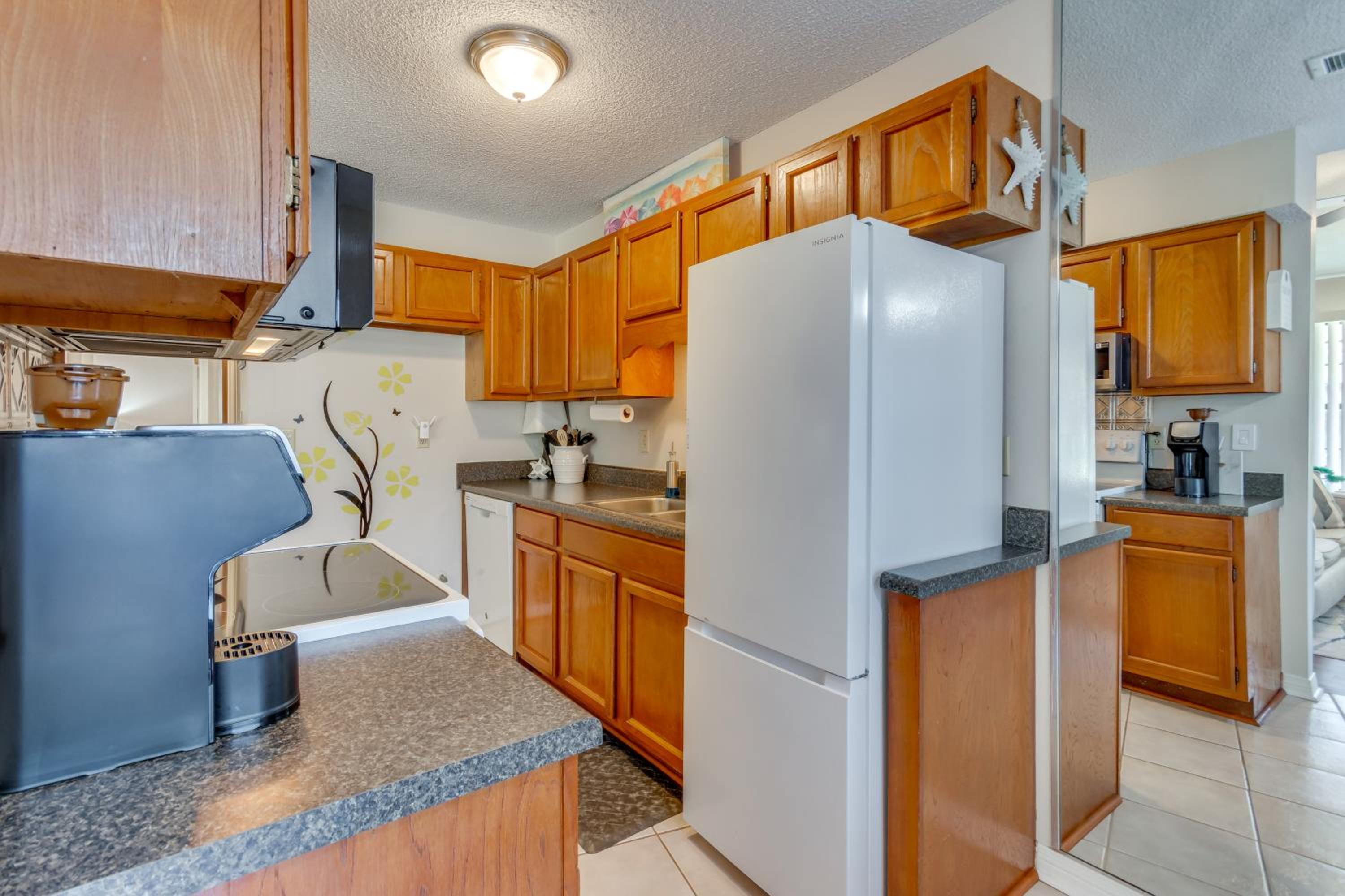 Pensacola Condo with Patio by Hospitals and Dining