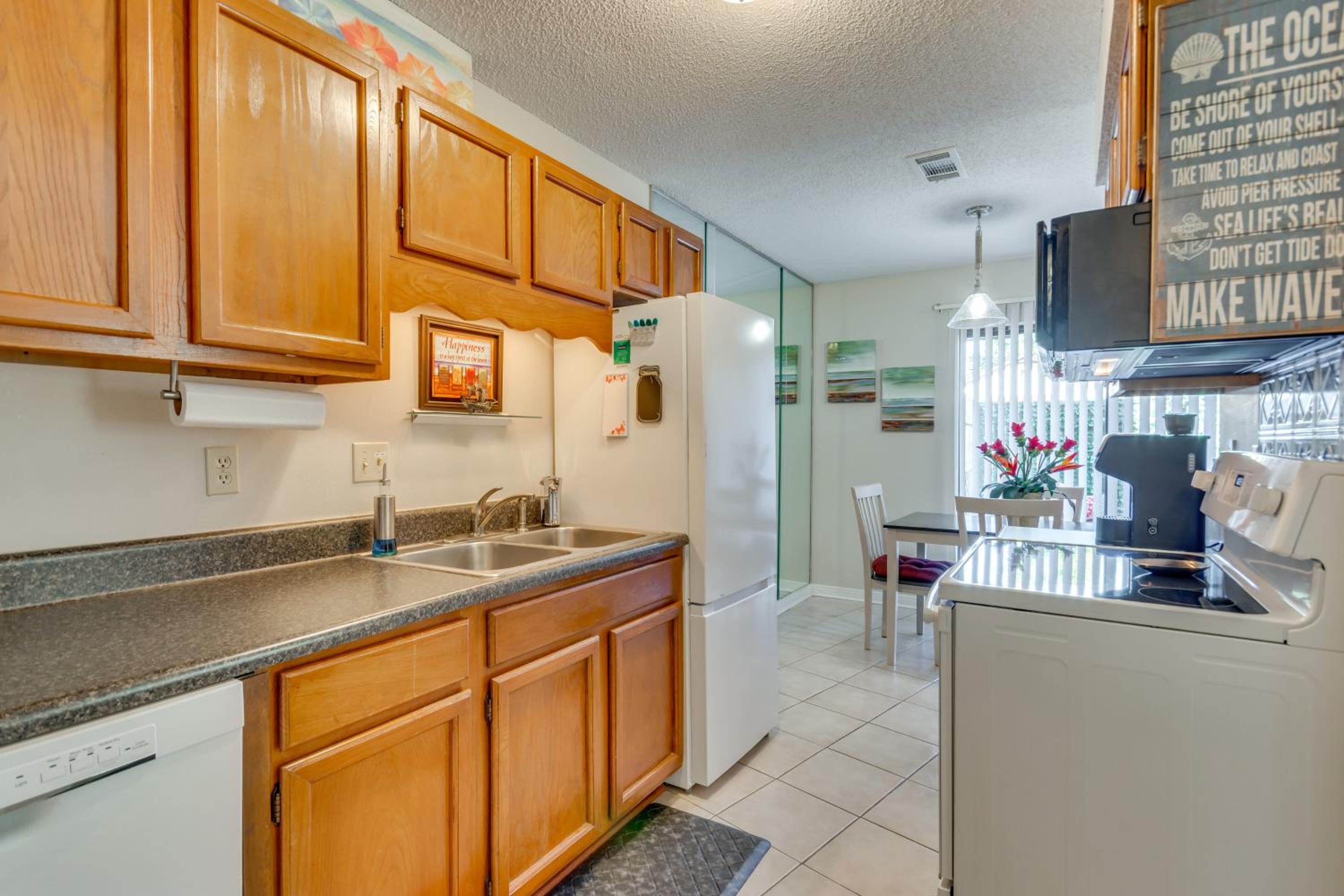 Pensacola Condo with Patio by Hospitals and Dining