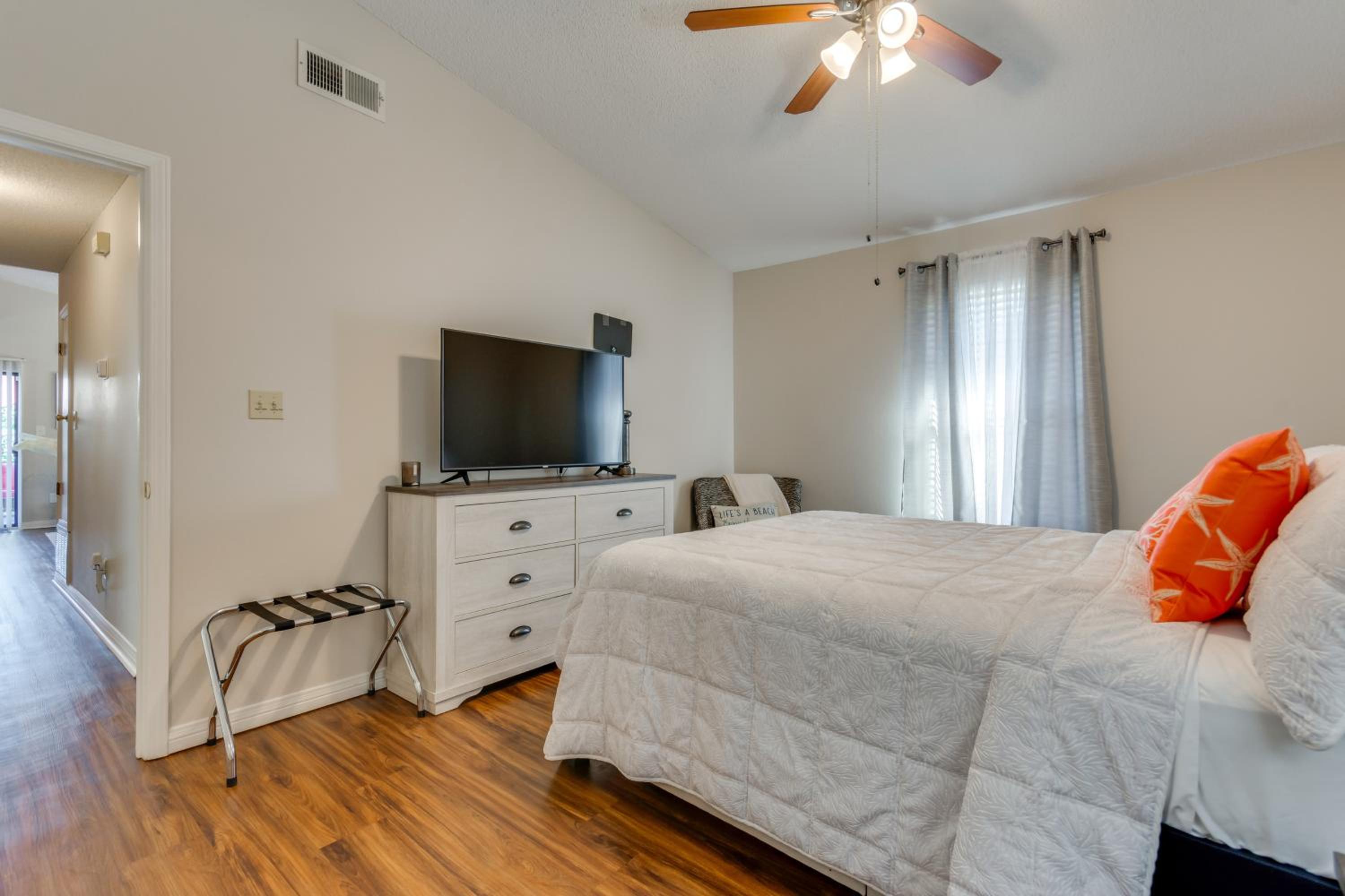 Pensacola Condo with Patio by Hospitals and Dining