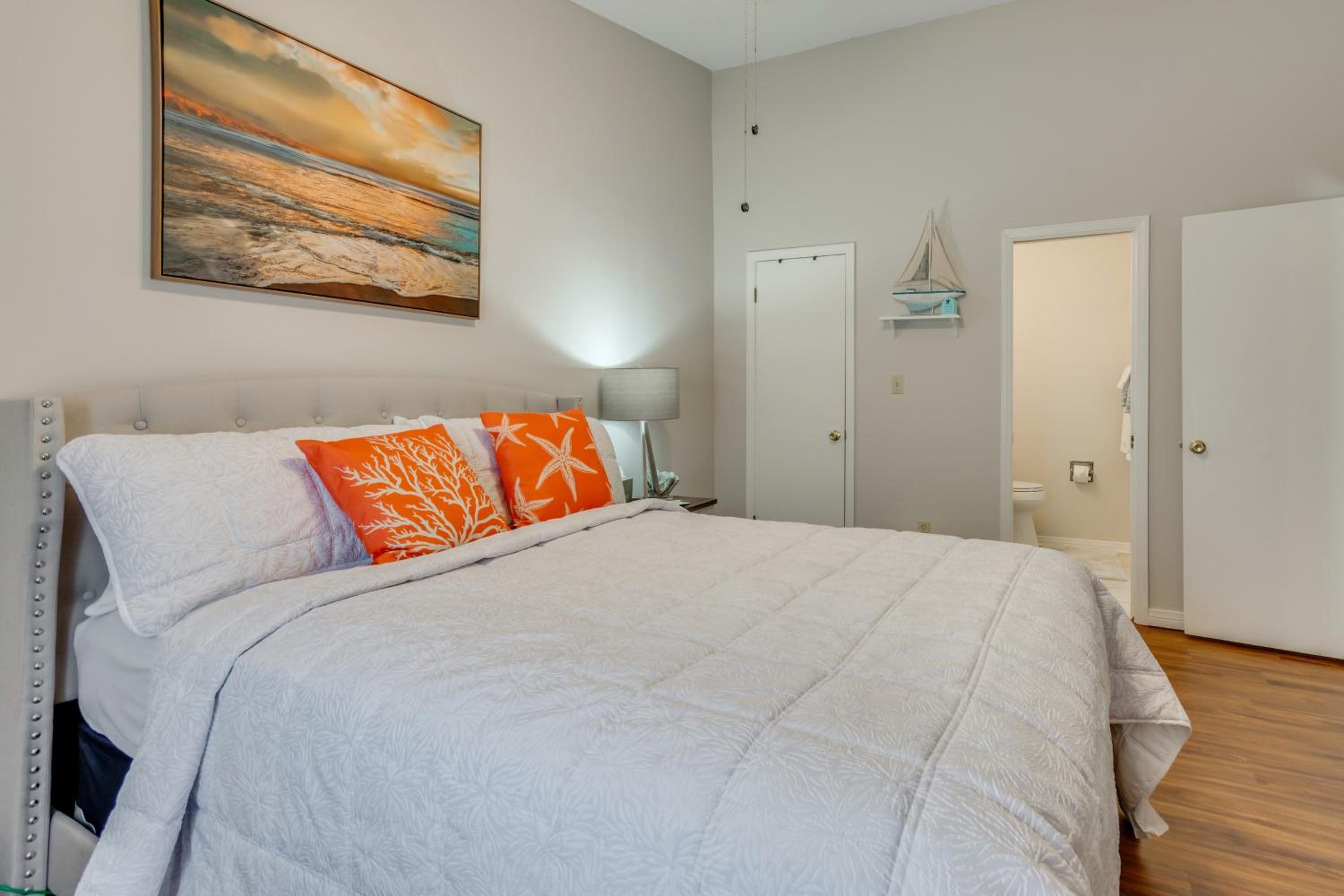 Pensacola Condo with Patio by Hospitals and Dining