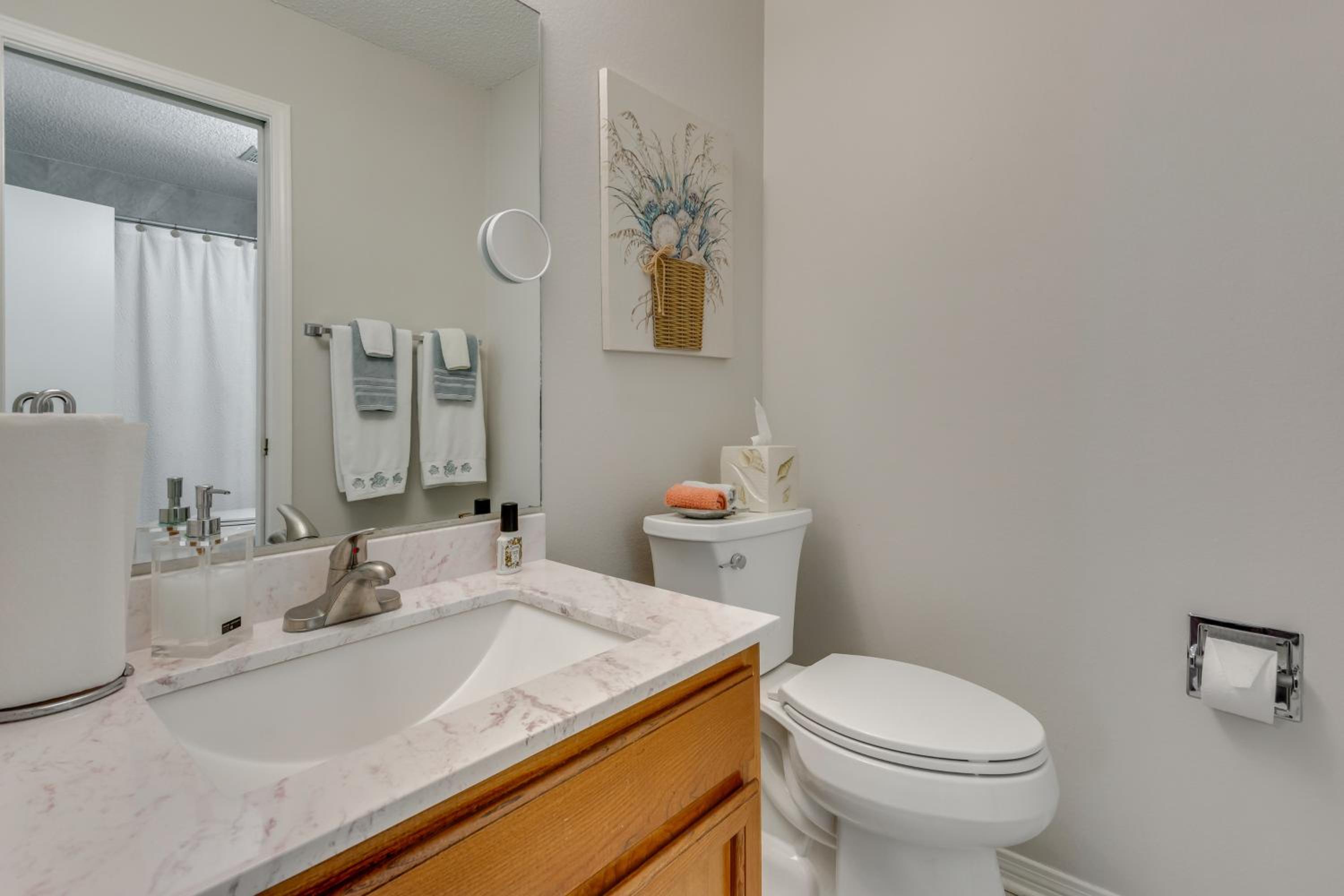 Pensacola Condo with Patio by Hospitals and Dining