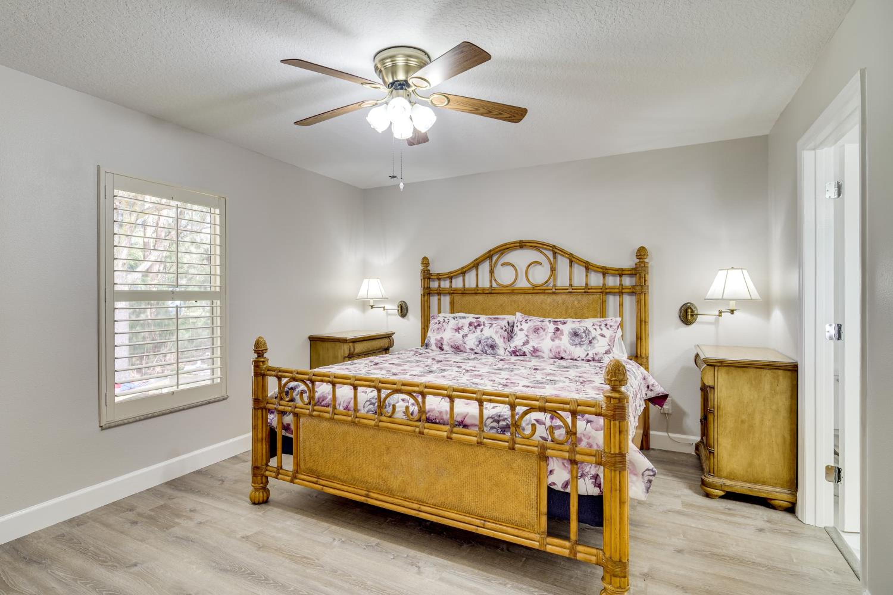 Spacious Home with Yard 8 Mi to Wabasso Beach