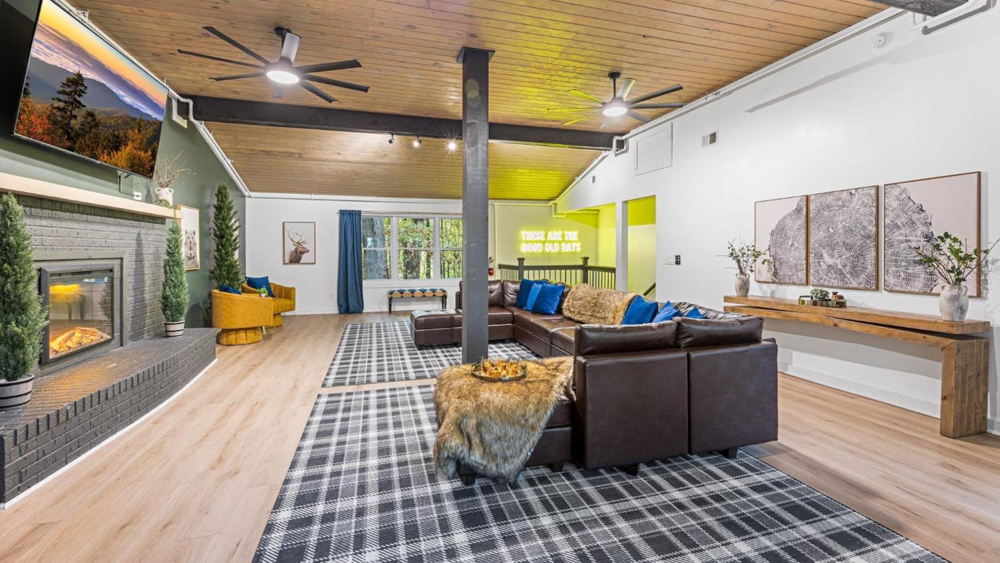 Lodge-Style Home Near Gatlinburg w Theater Hot Tub Game Room Evergreen Escape by AvantStay
