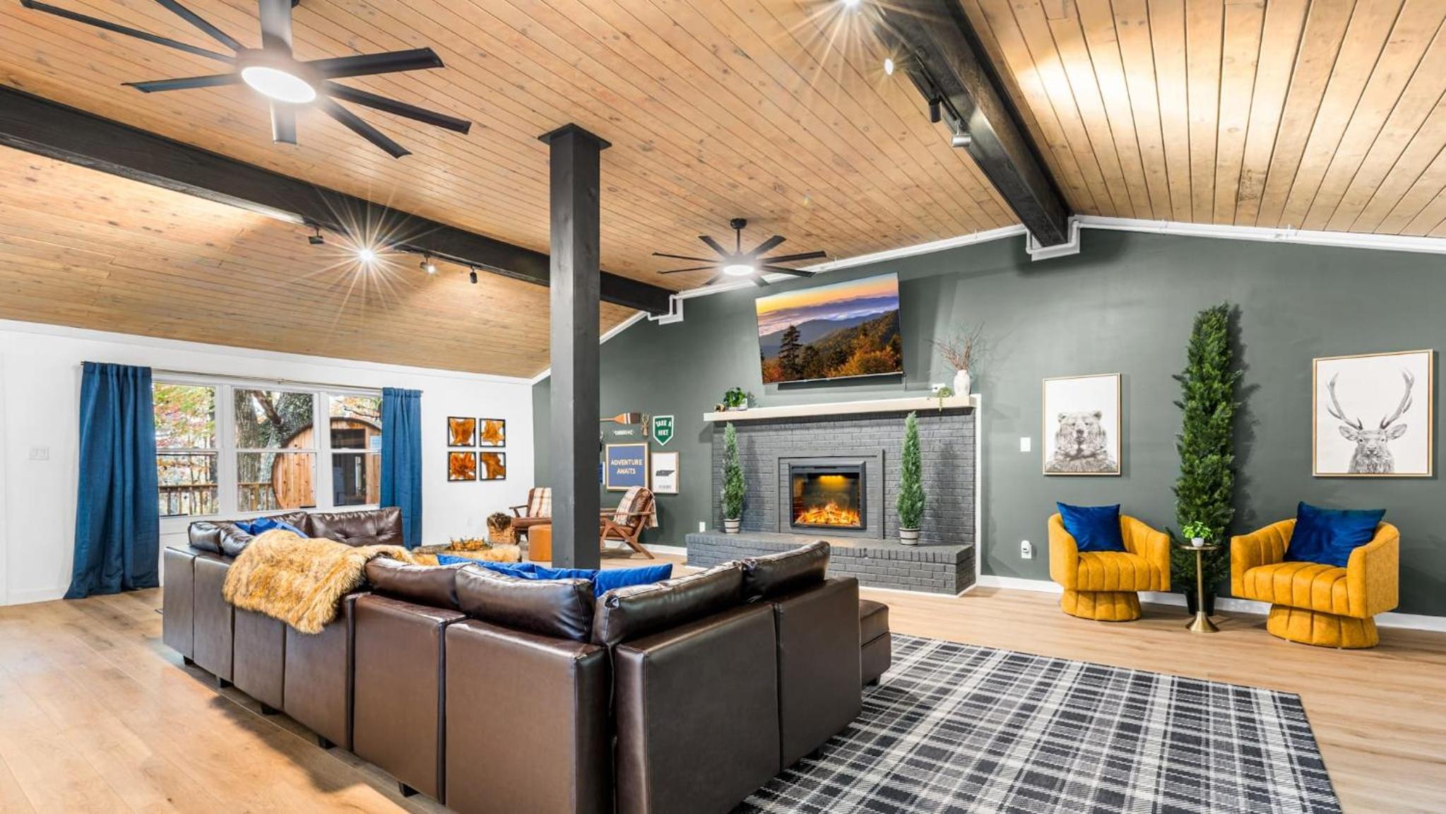 Lodge-Style Home Near Gatlinburg w Theater Hot Tub Game Room Evergreen Escape by AvantStay