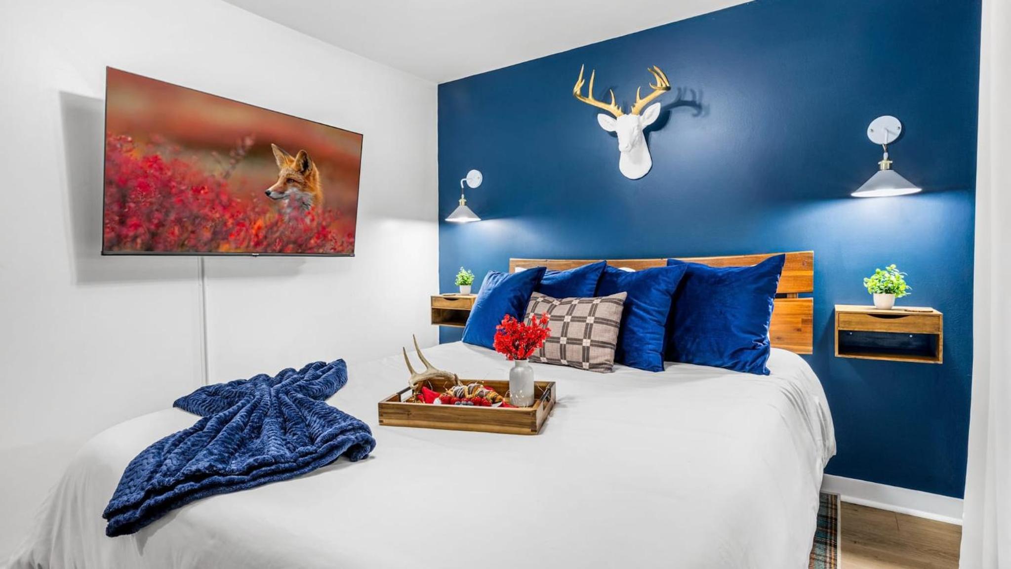 Lodge-Style Home Near Gatlinburg w Theater Hot Tub Game Room Evergreen Escape by AvantStay
