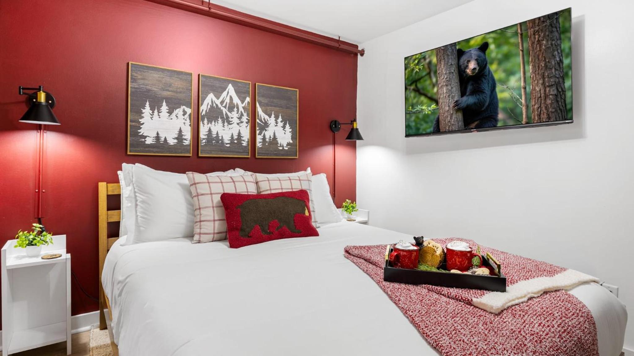 Lodge-Style Home Near Gatlinburg w Theater Hot Tub Game Room Evergreen Escape by AvantStay