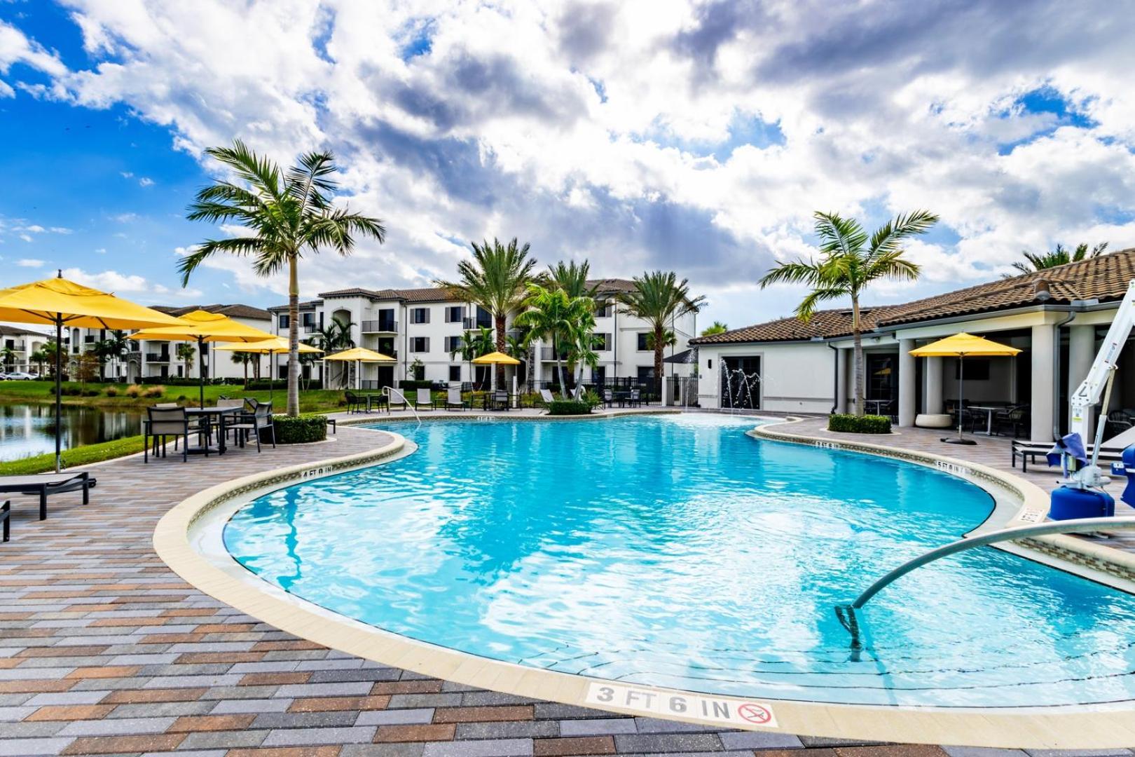 Fort Myers 1BR Condo | Pool + Gym + BBQ