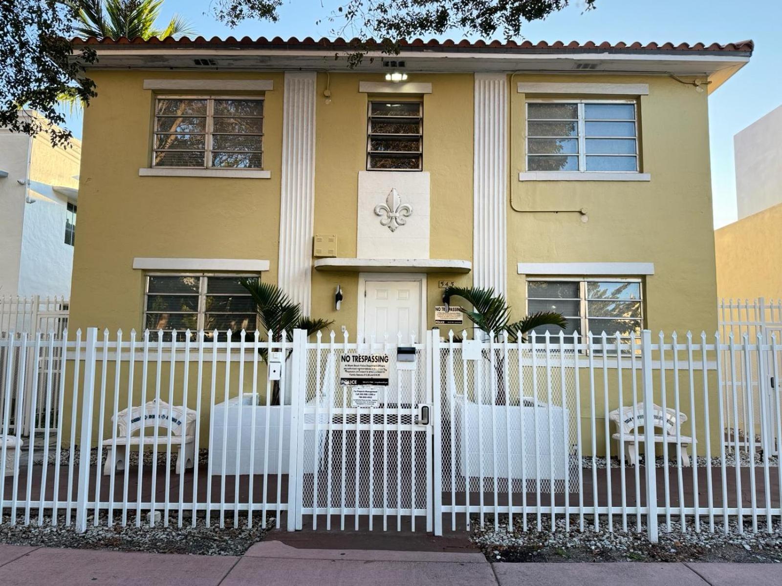 2BR Beach Apartment in Prime Miami Location