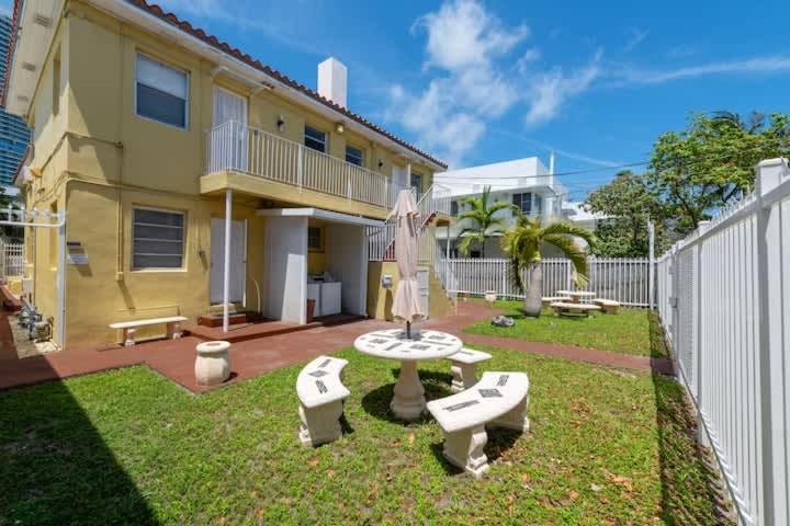2BR Beach Apartment in Prime Miami Location