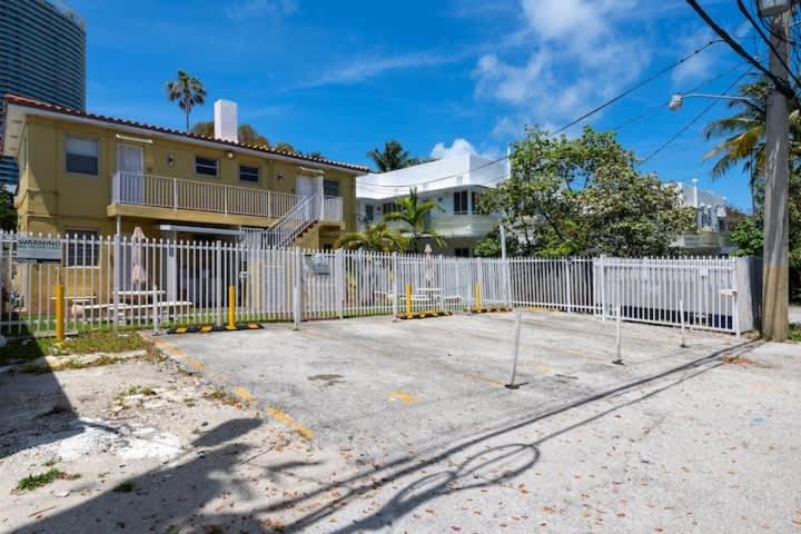 2BR Beach Apartment in Prime Miami Location