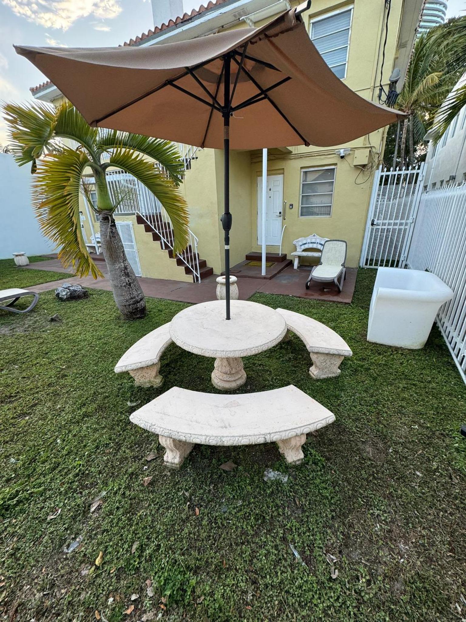 2BR Beach Apartment in Prime Miami Location